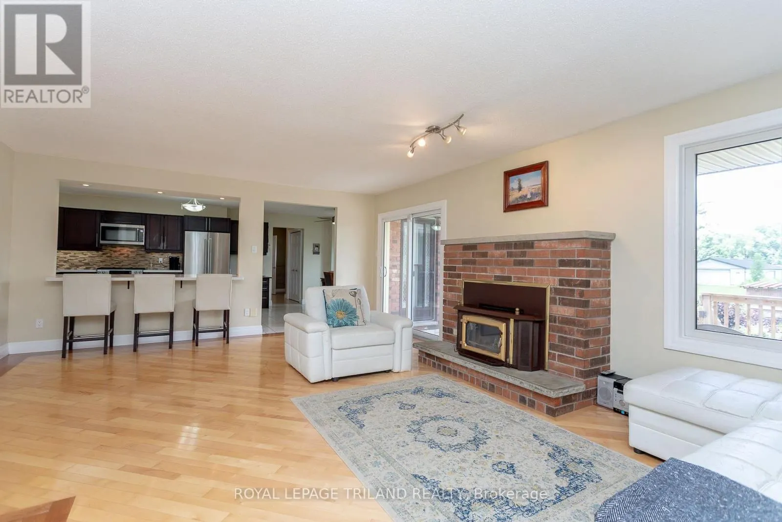 5172 DUNDAS STREET