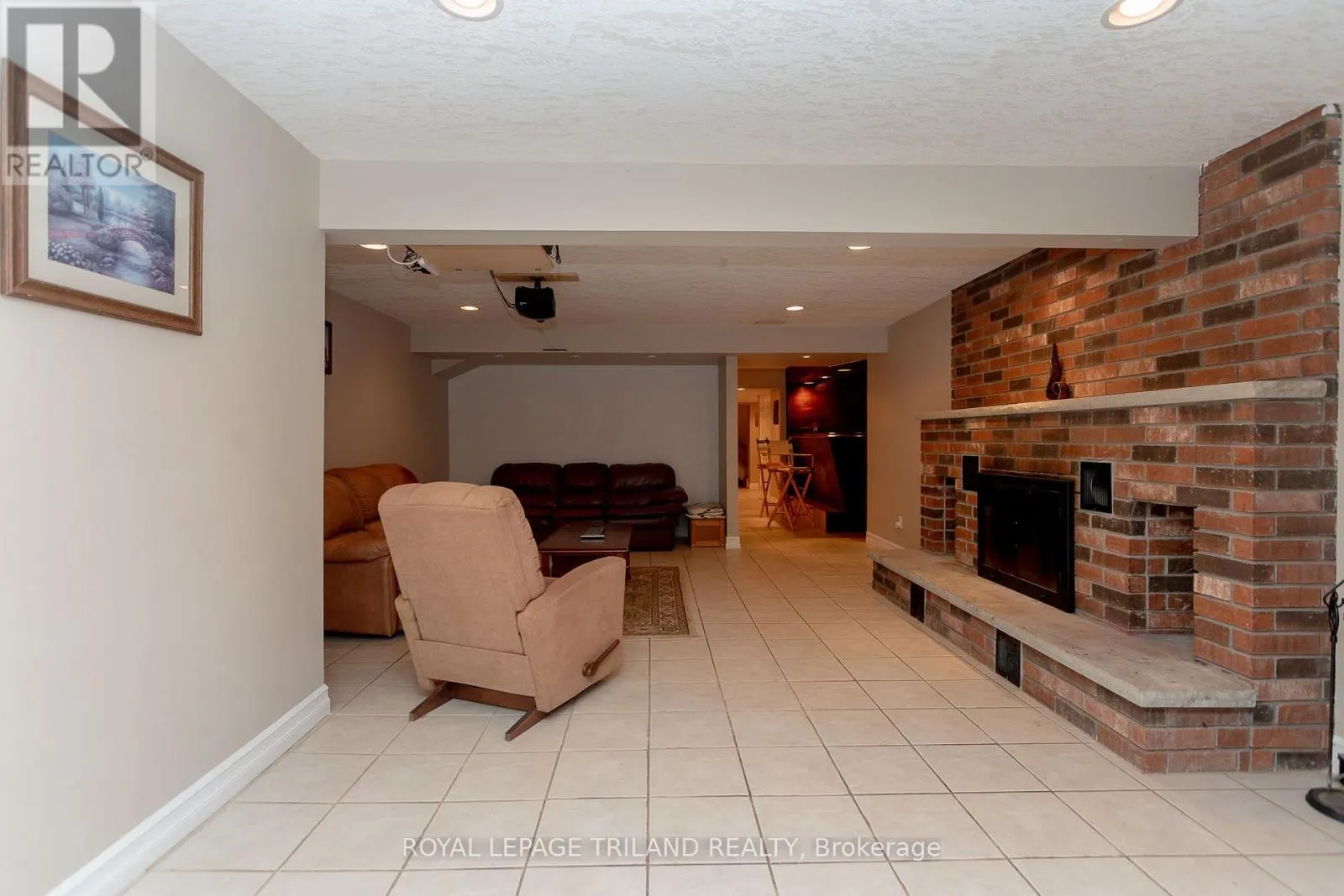 5172 DUNDAS STREET