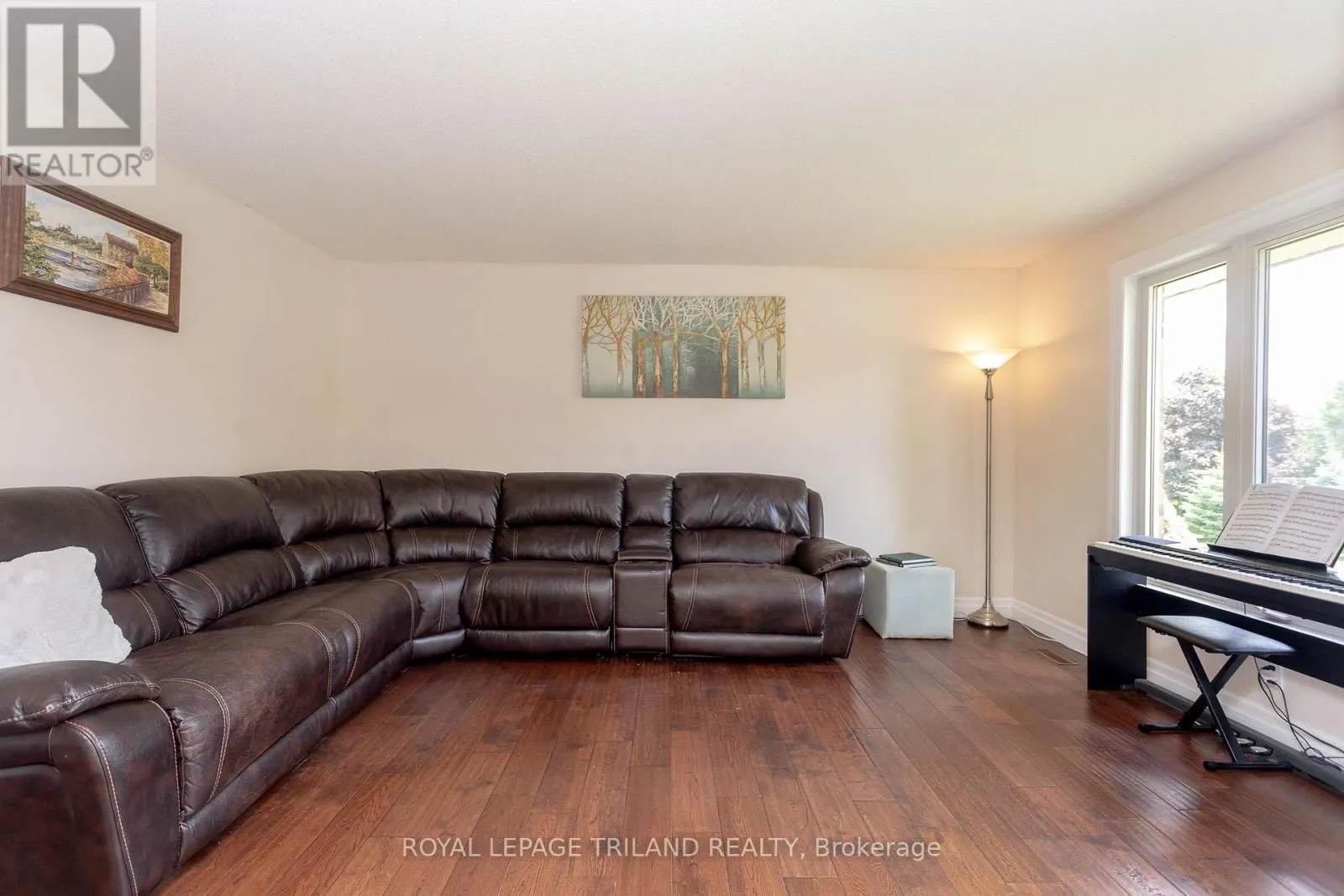 5172 DUNDAS STREET