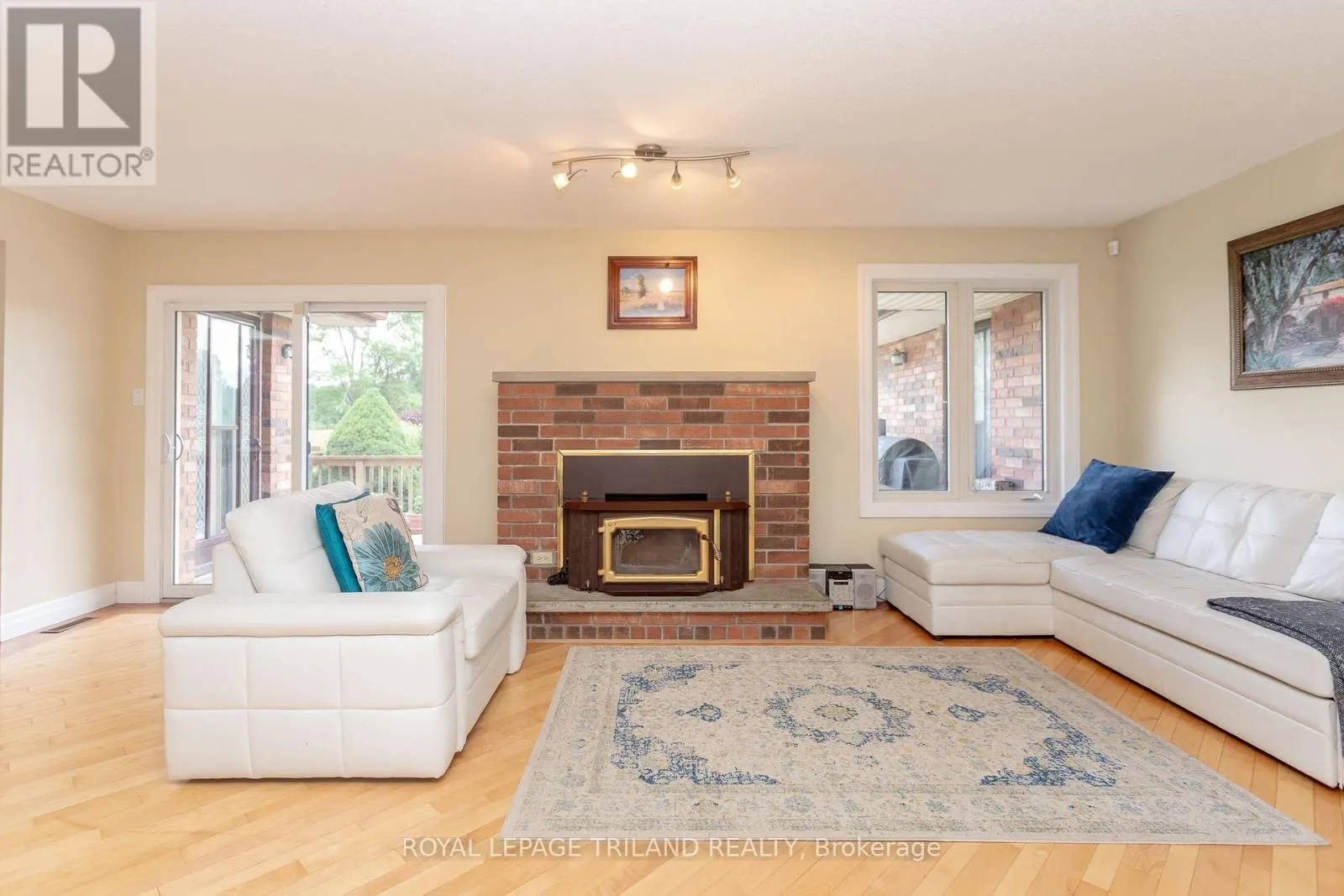 5172 DUNDAS STREET
