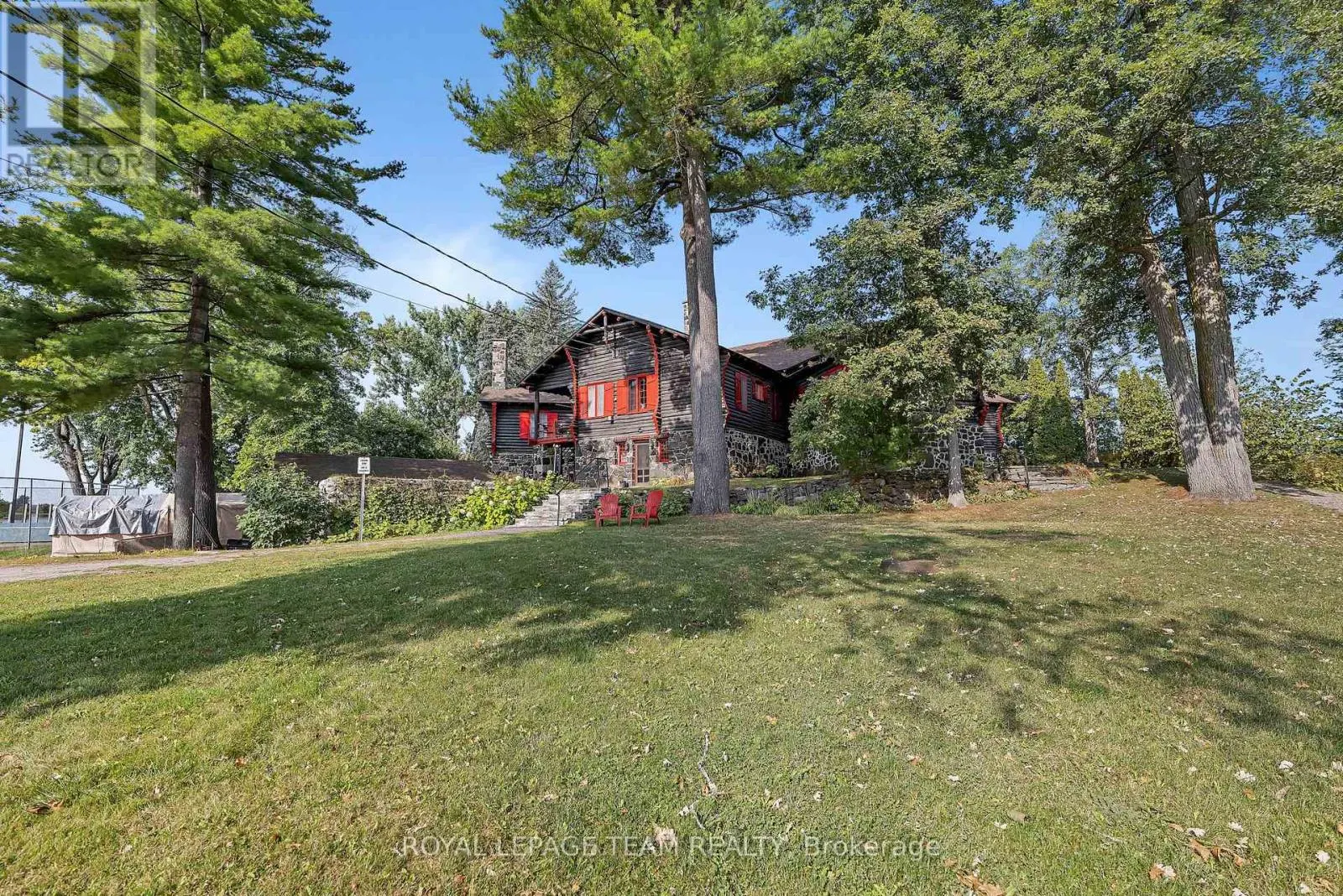 4 - 2890 PRESQUILE ROAD