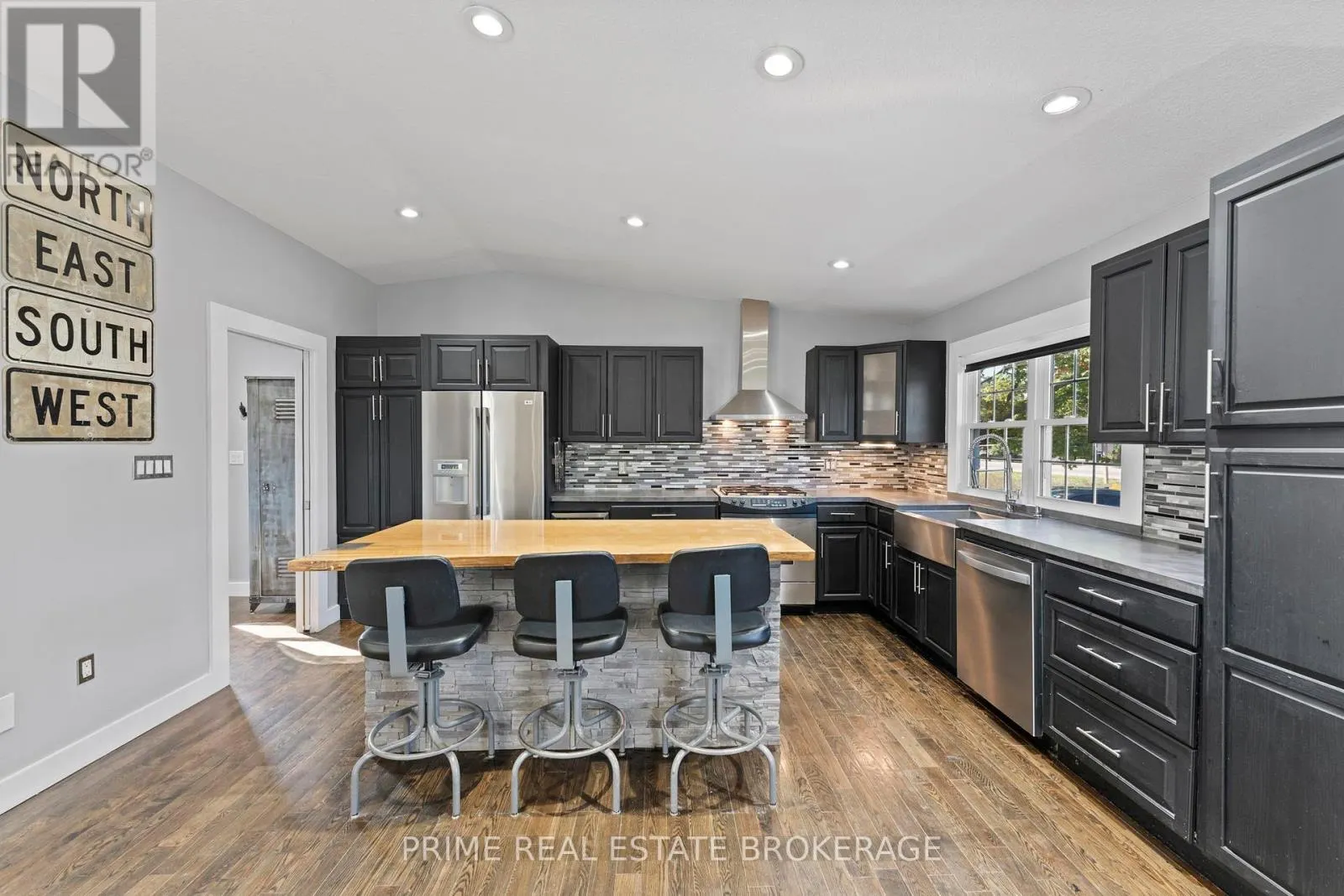 28346 CENTRE ROAD