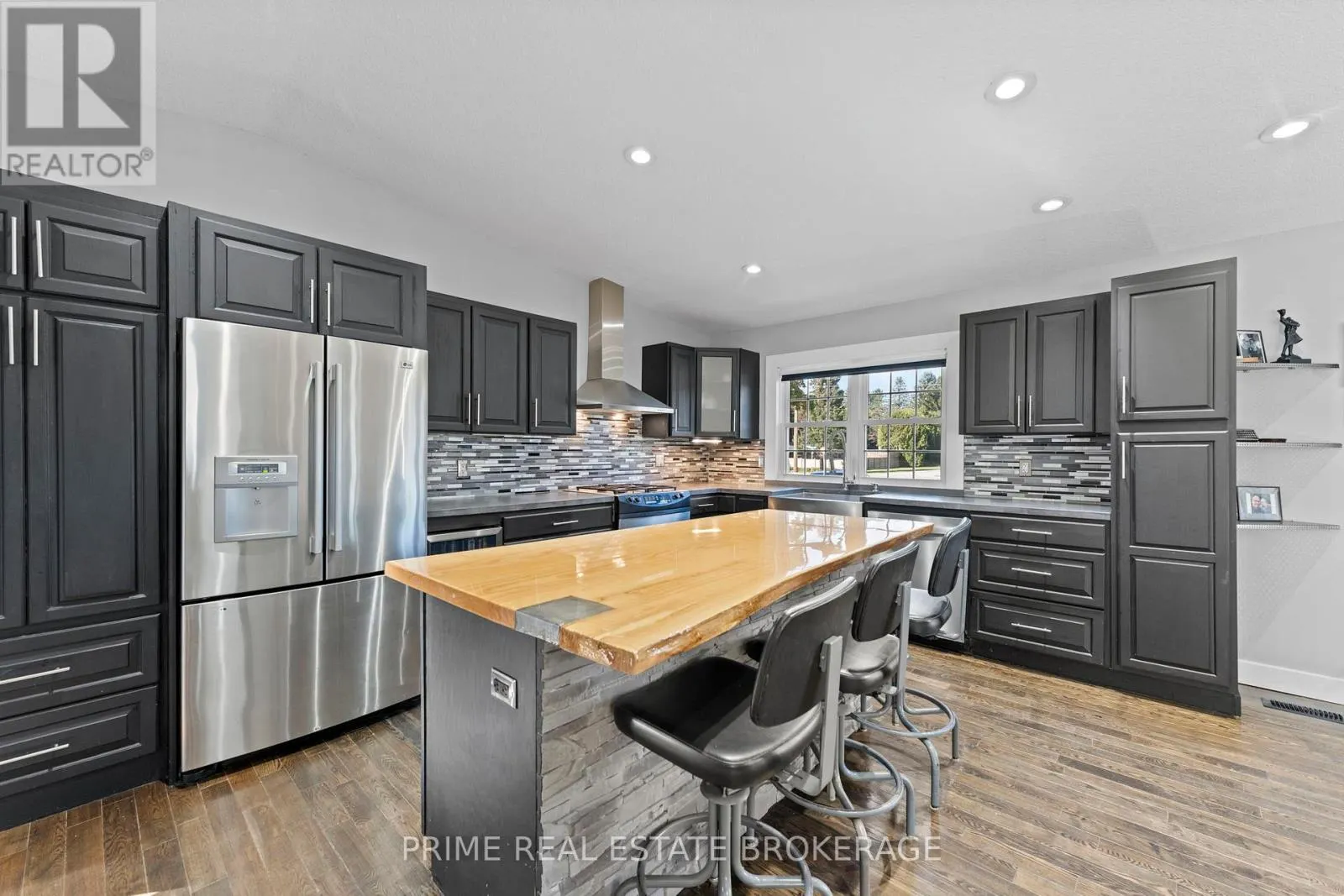 28346 CENTRE ROAD