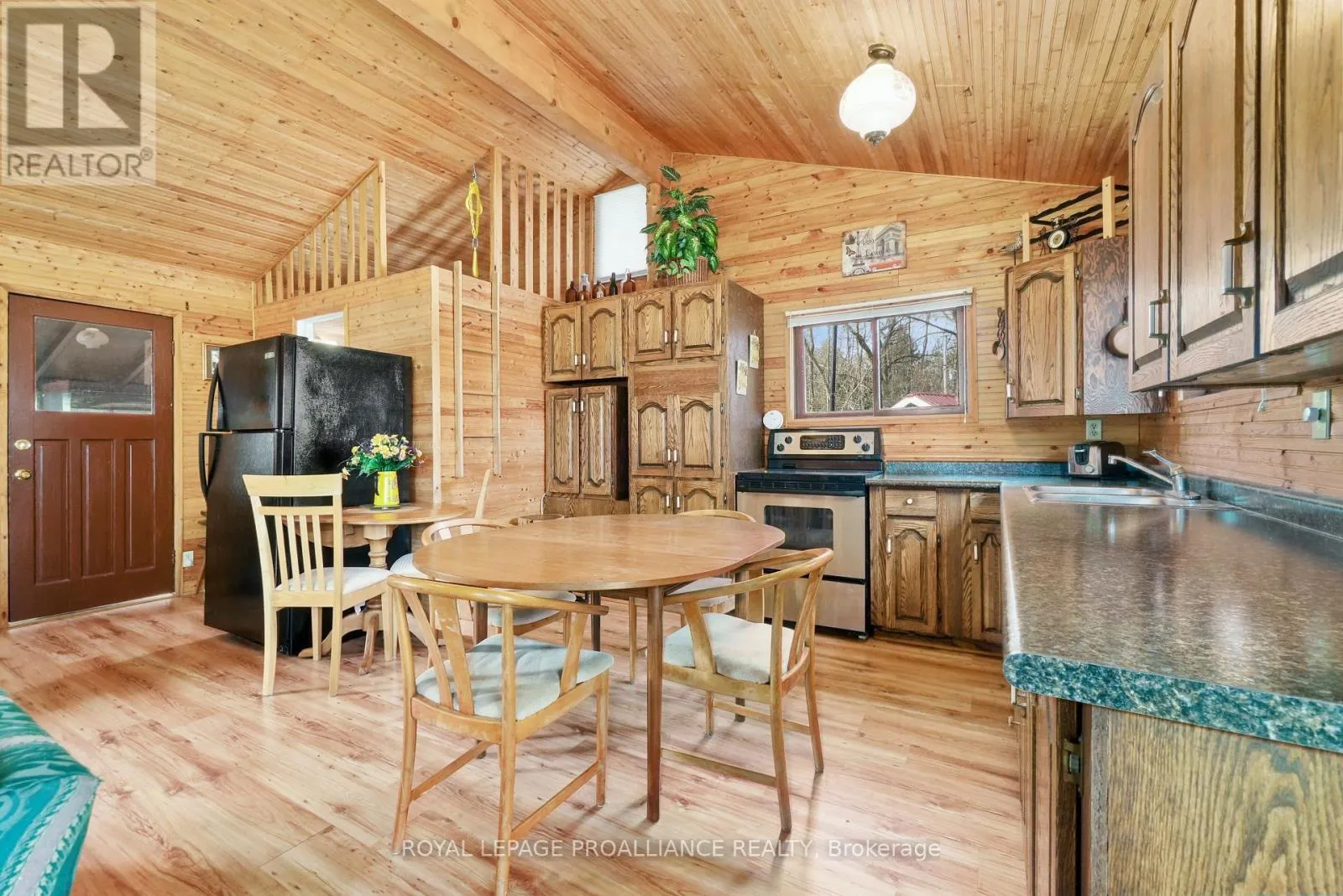 UNIT #11 - 422 ISLAND VIEW ROAD, #Unit #11
