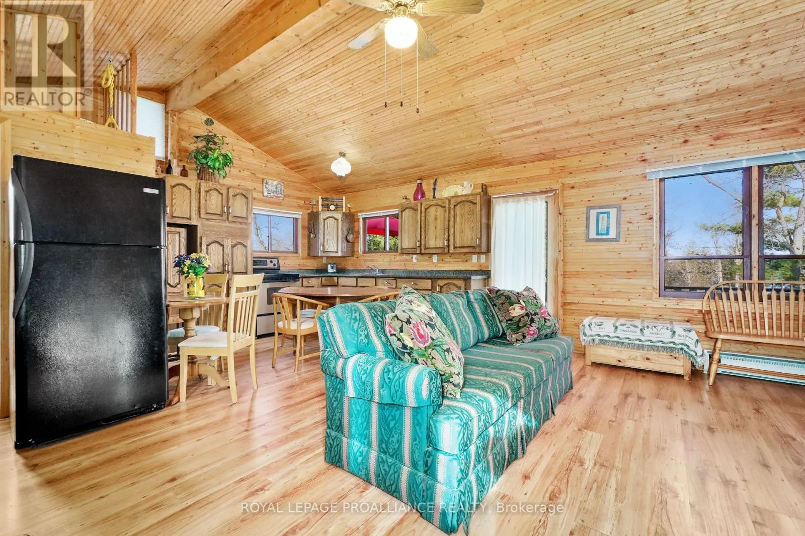 UNIT #11 - 422 ISLAND VIEW ROAD, #Unit #11