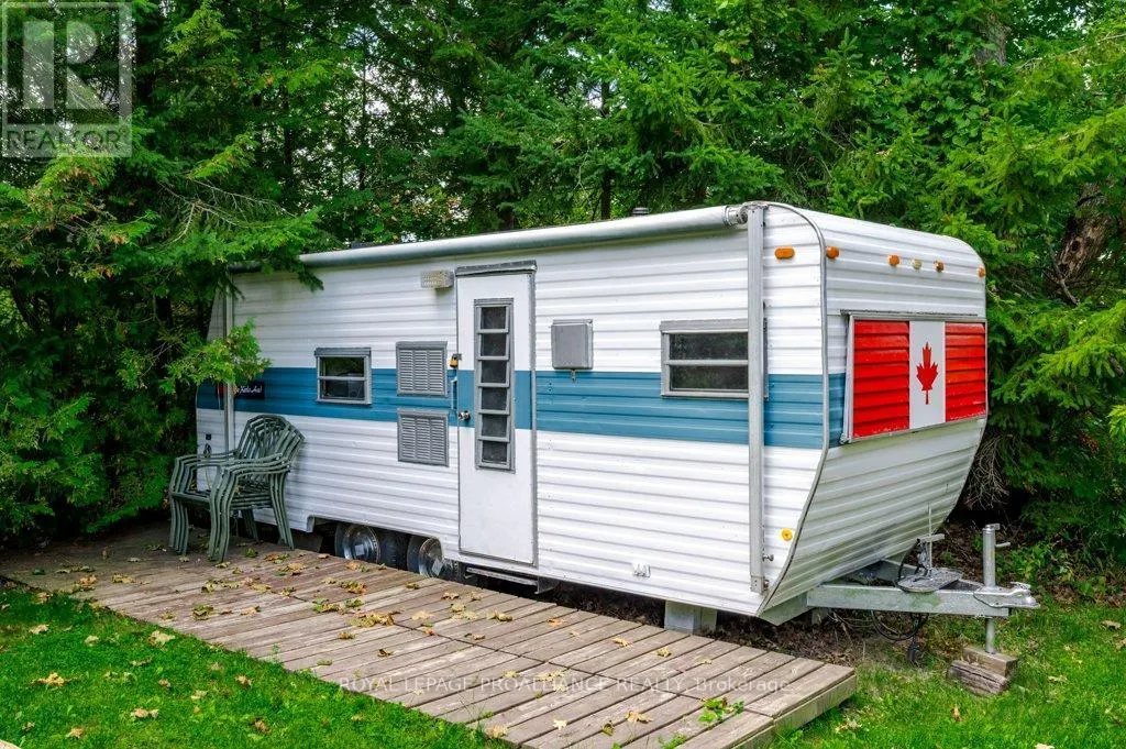 UNIT #11 - 422 ISLAND VIEW ROAD, #Unit #11