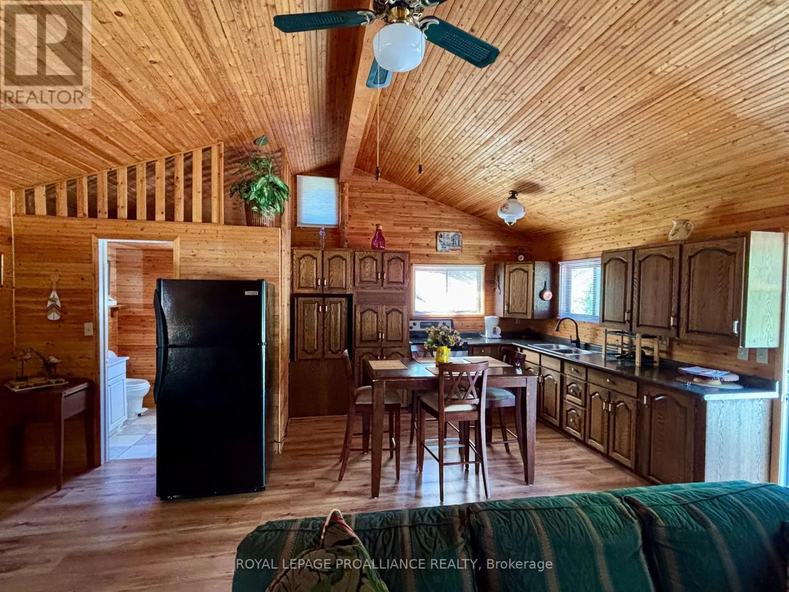 UNIT #11 - 422 ISLAND VIEW ROAD, #Unit #11