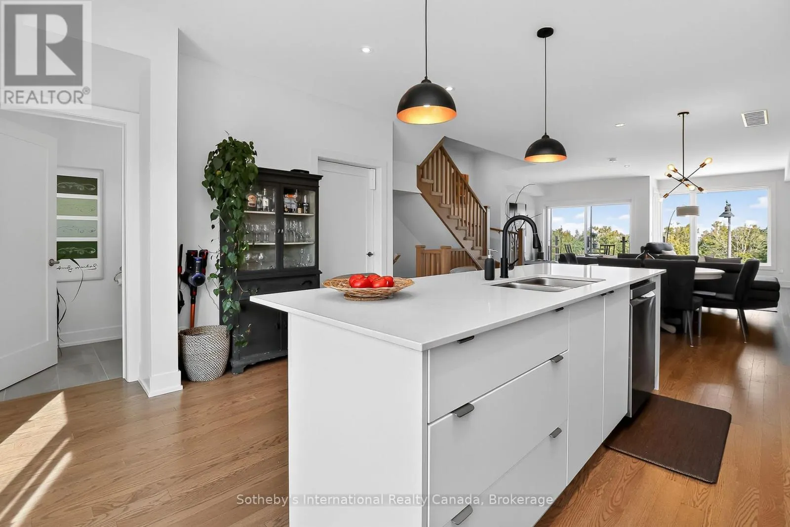 32 - 117 SLADDEN COURT, #32