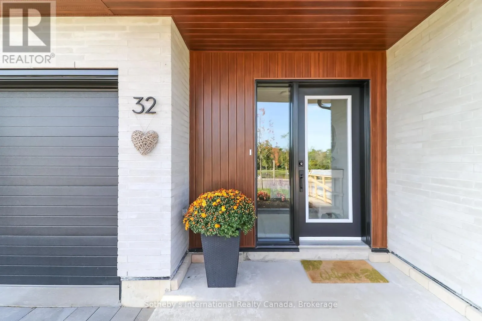 32 - 117 SLADDEN COURT, #32