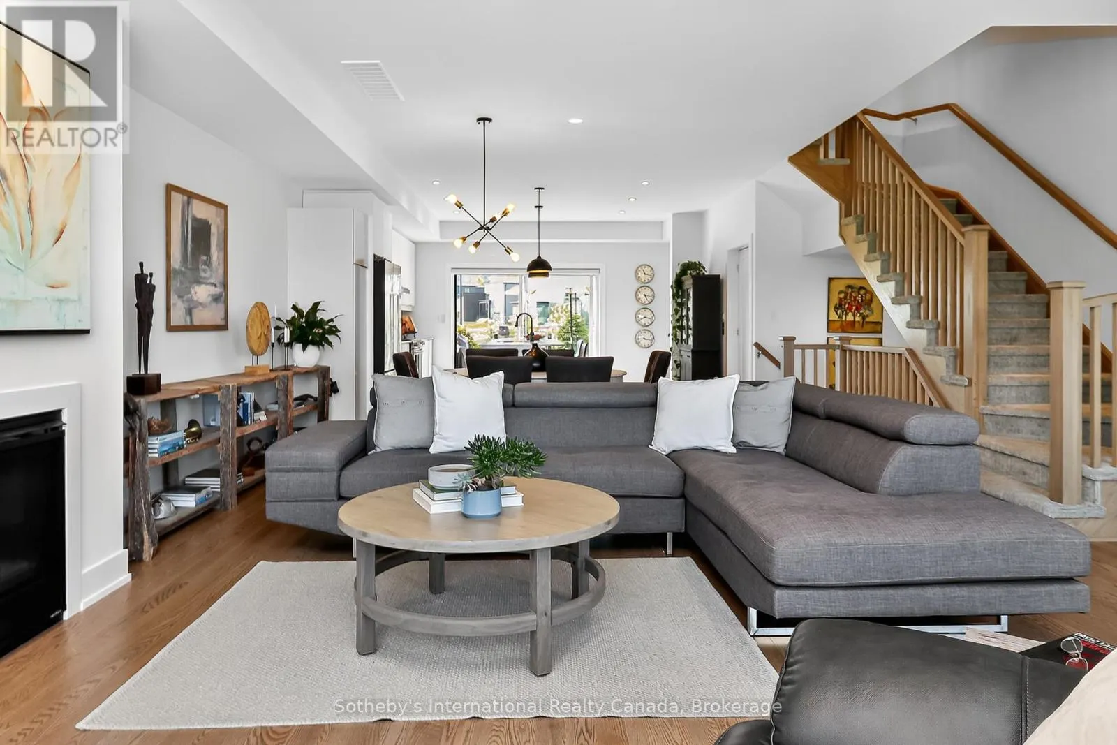 32 - 117 SLADDEN COURT, #32
