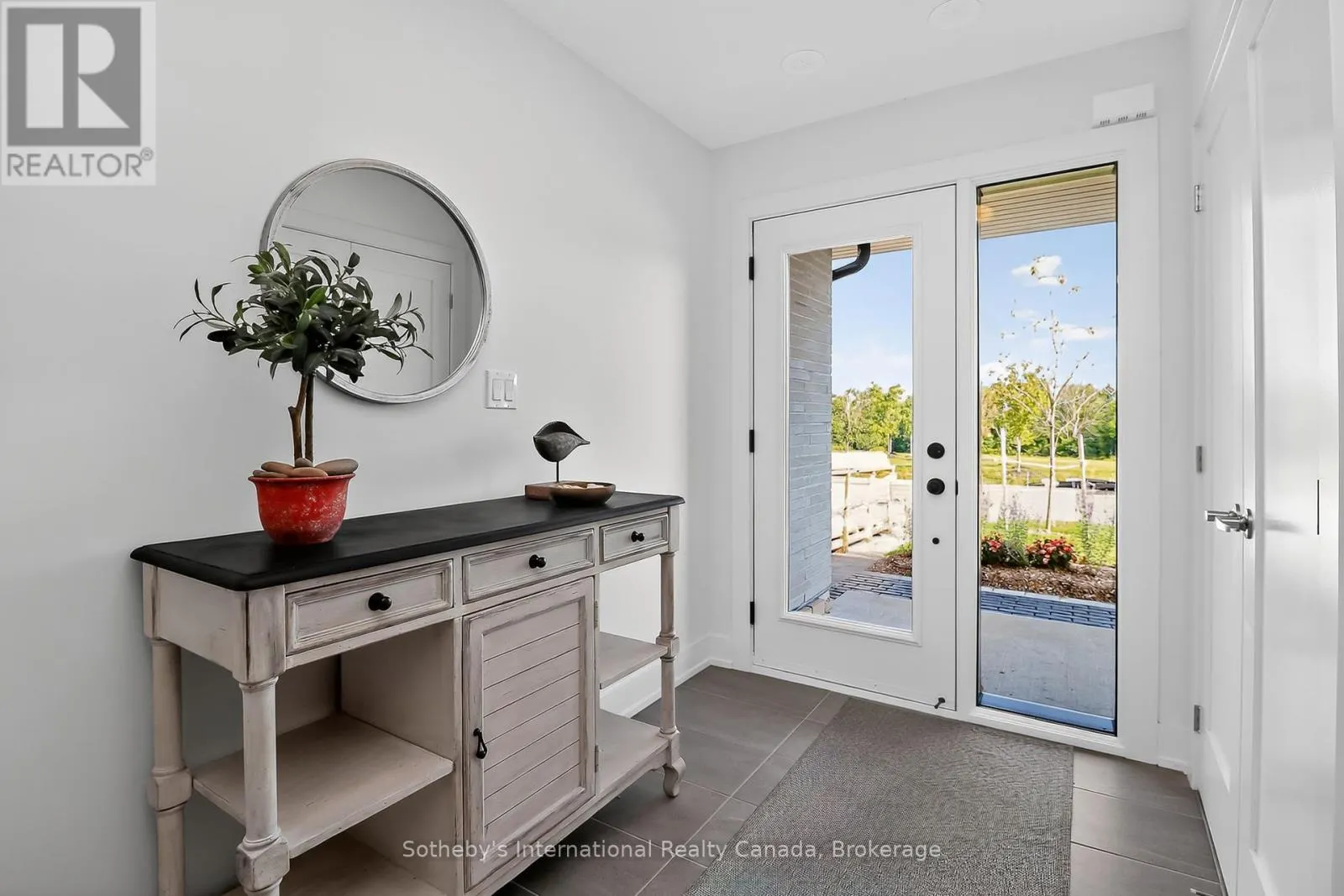 32 - 117 SLADDEN COURT, #32