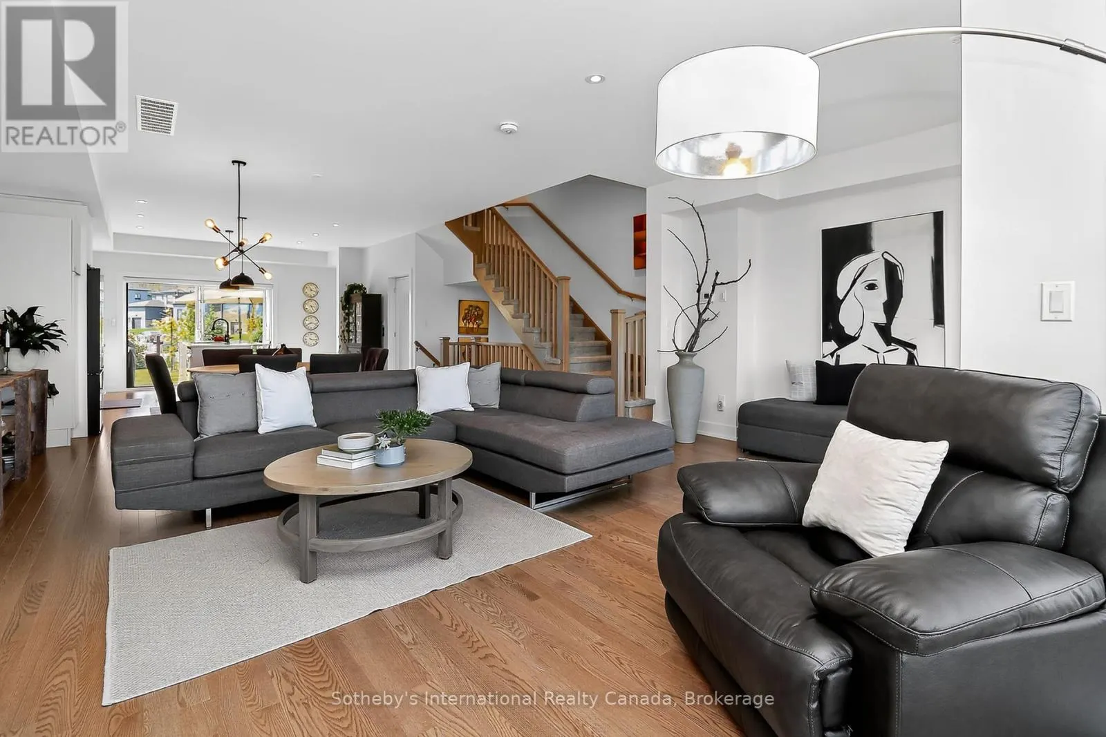 32 - 117 SLADDEN COURT, #32