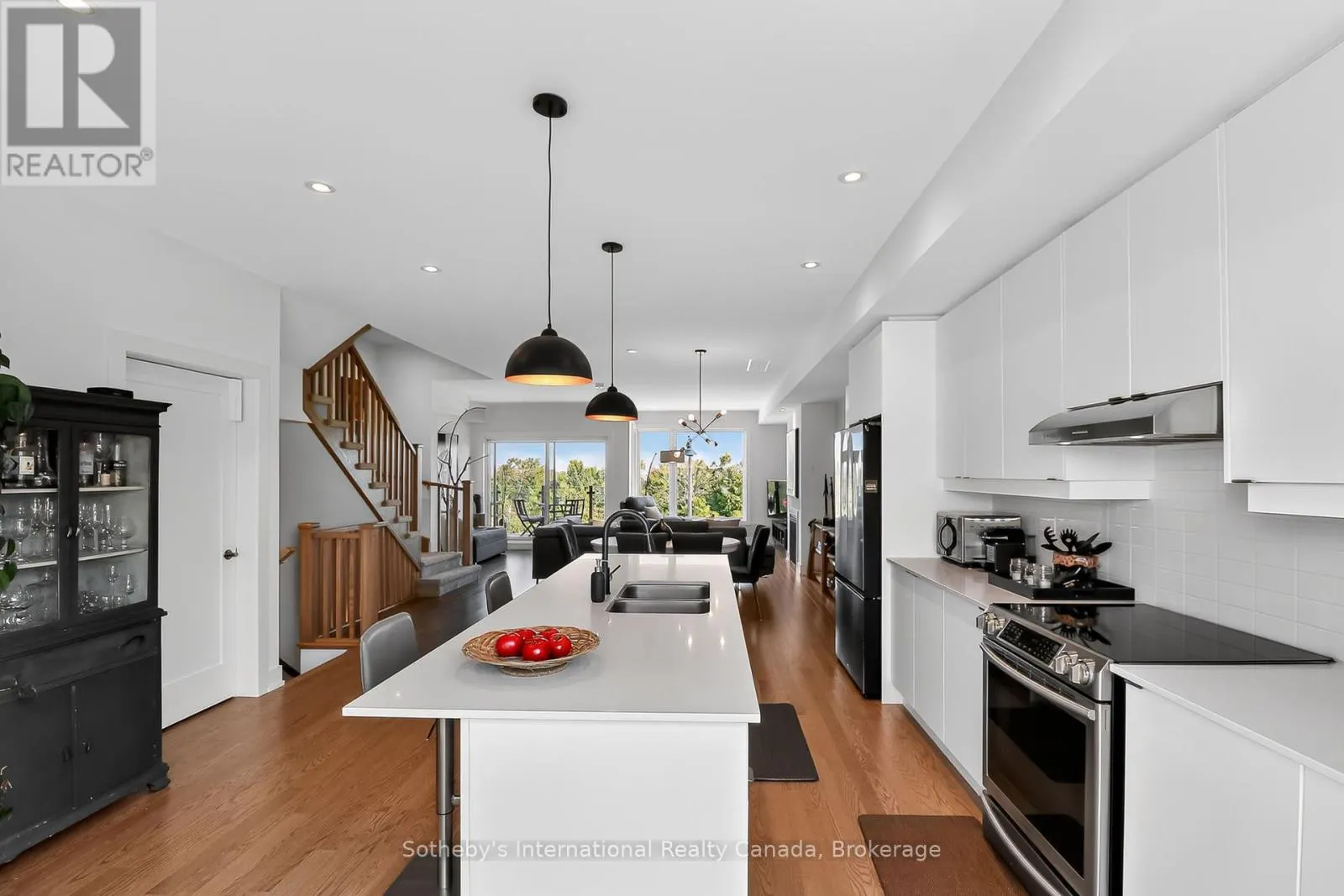 32 - 117 SLADDEN COURT, #32