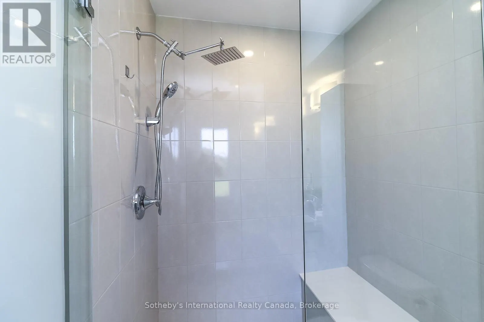 32 - 117 SLADDEN COURT, #32
