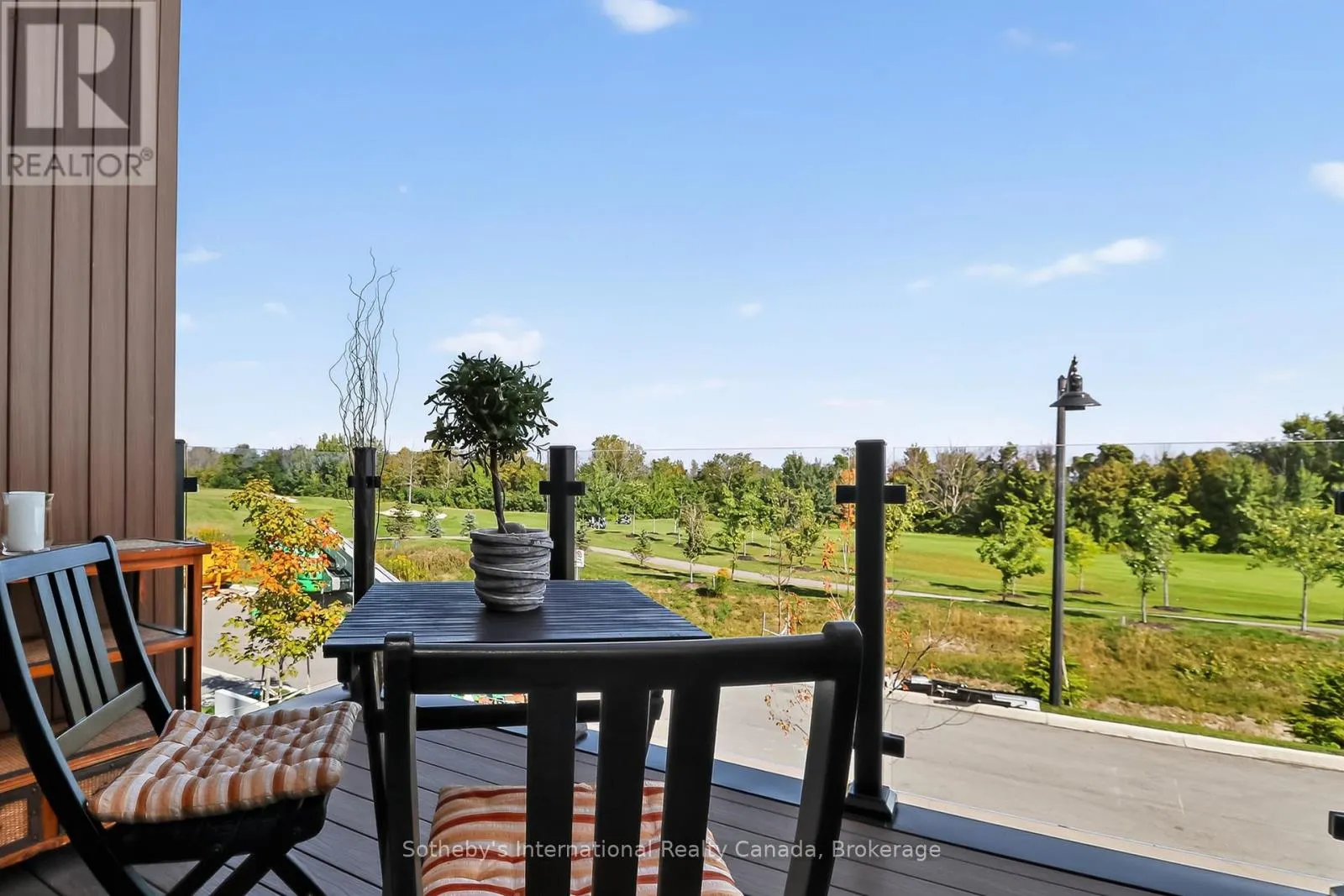 32 - 117 SLADDEN COURT, #32