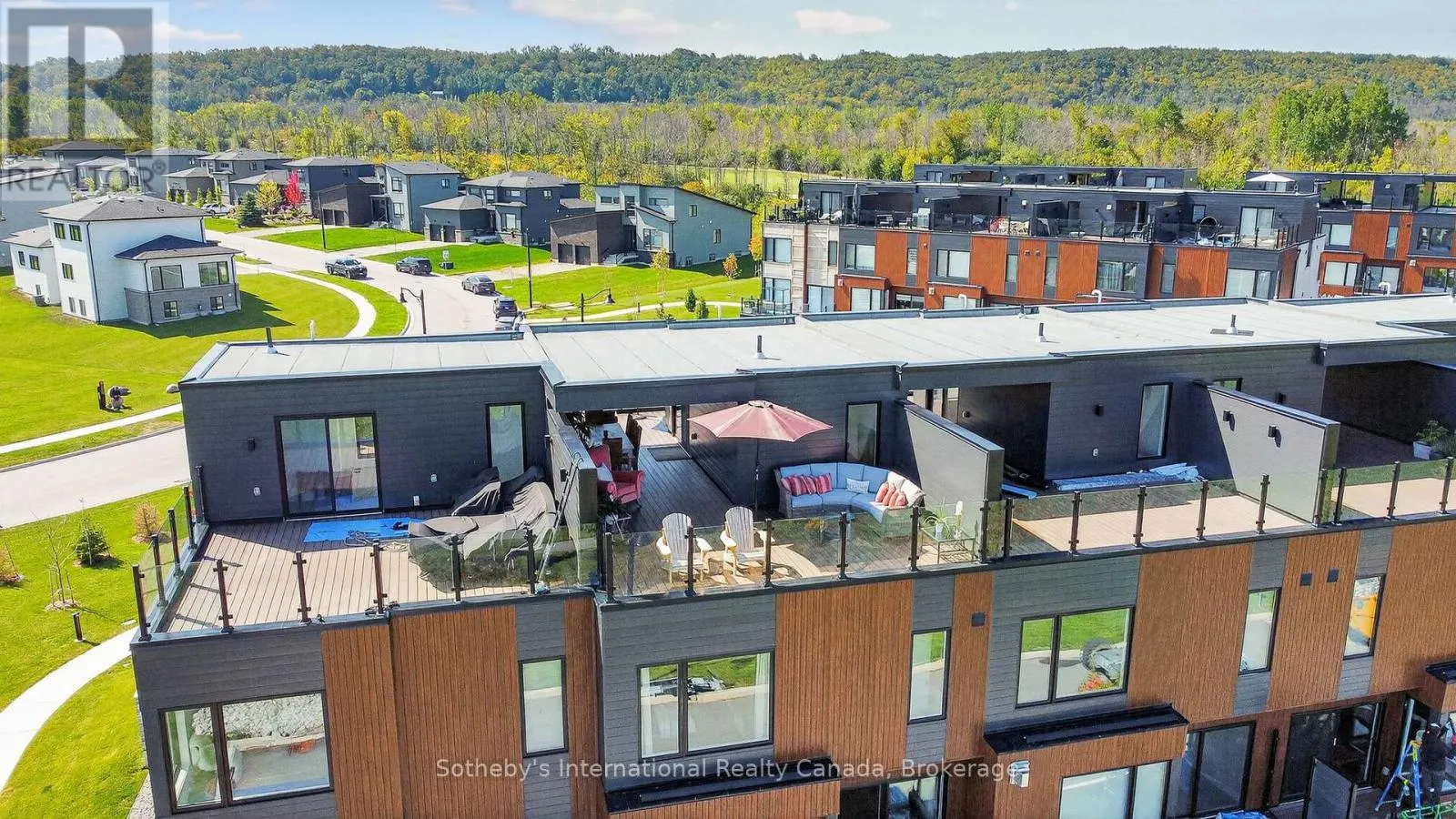 32 - 117 SLADDEN COURT, #32