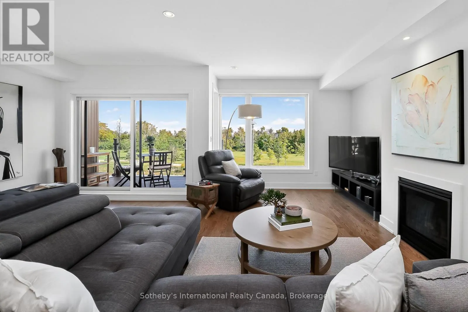 32 - 117 SLADDEN COURT, #32