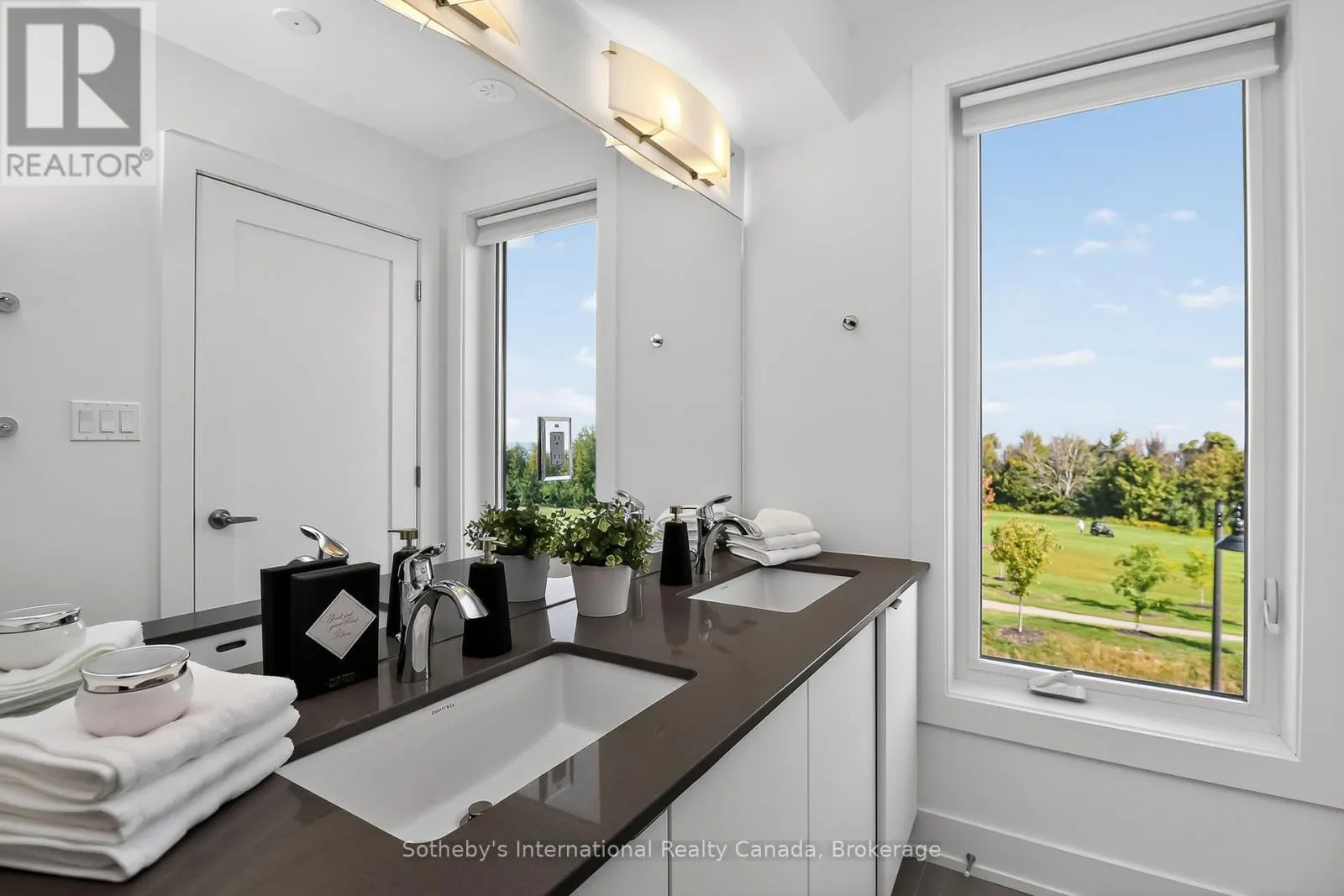 32 - 117 SLADDEN COURT, #32