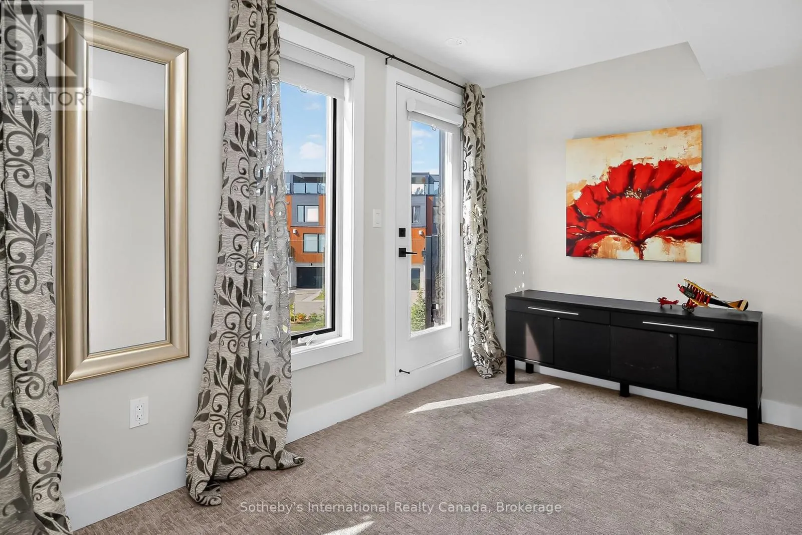 32 - 117 SLADDEN COURT, #32