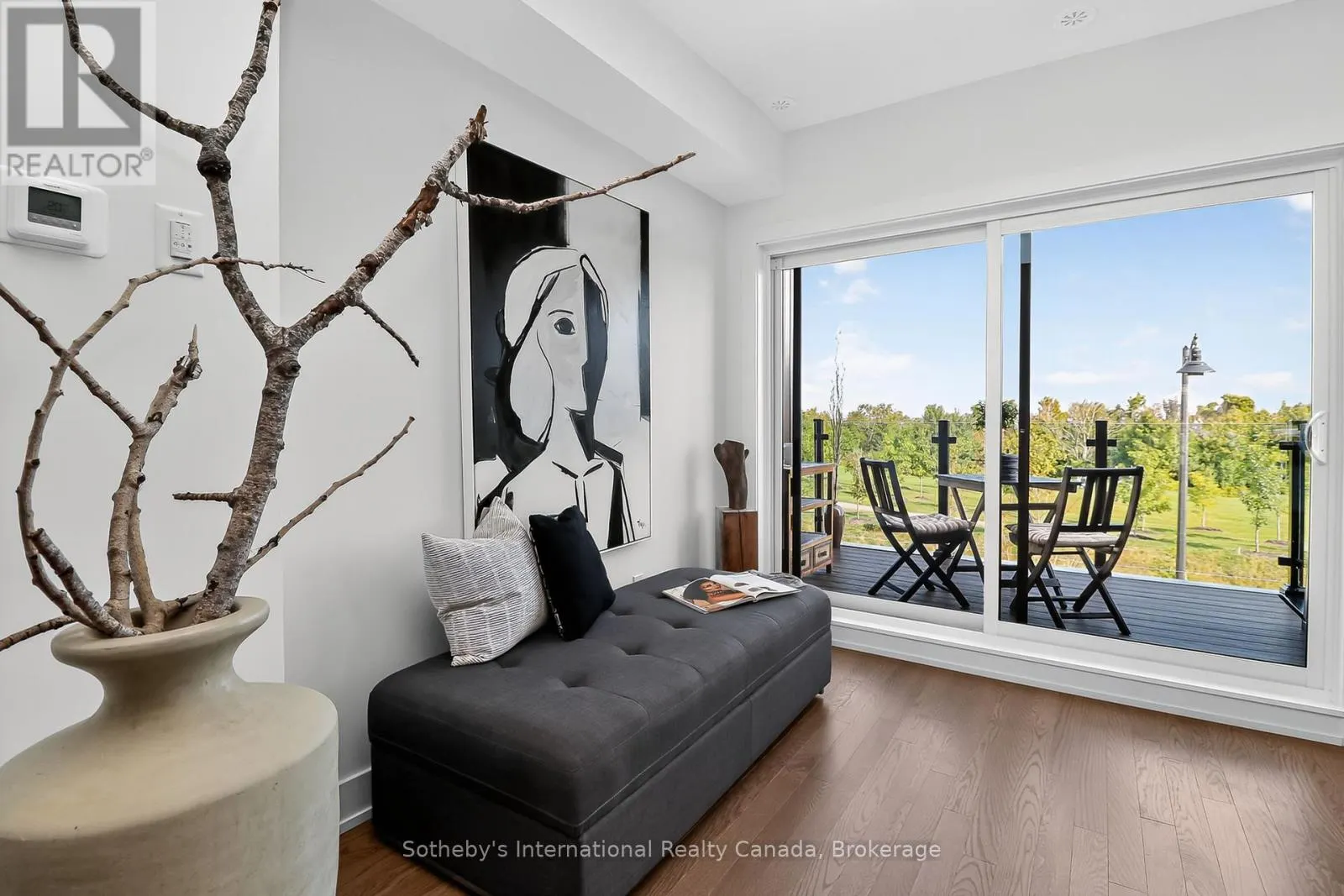 32 - 117 SLADDEN COURT, #32