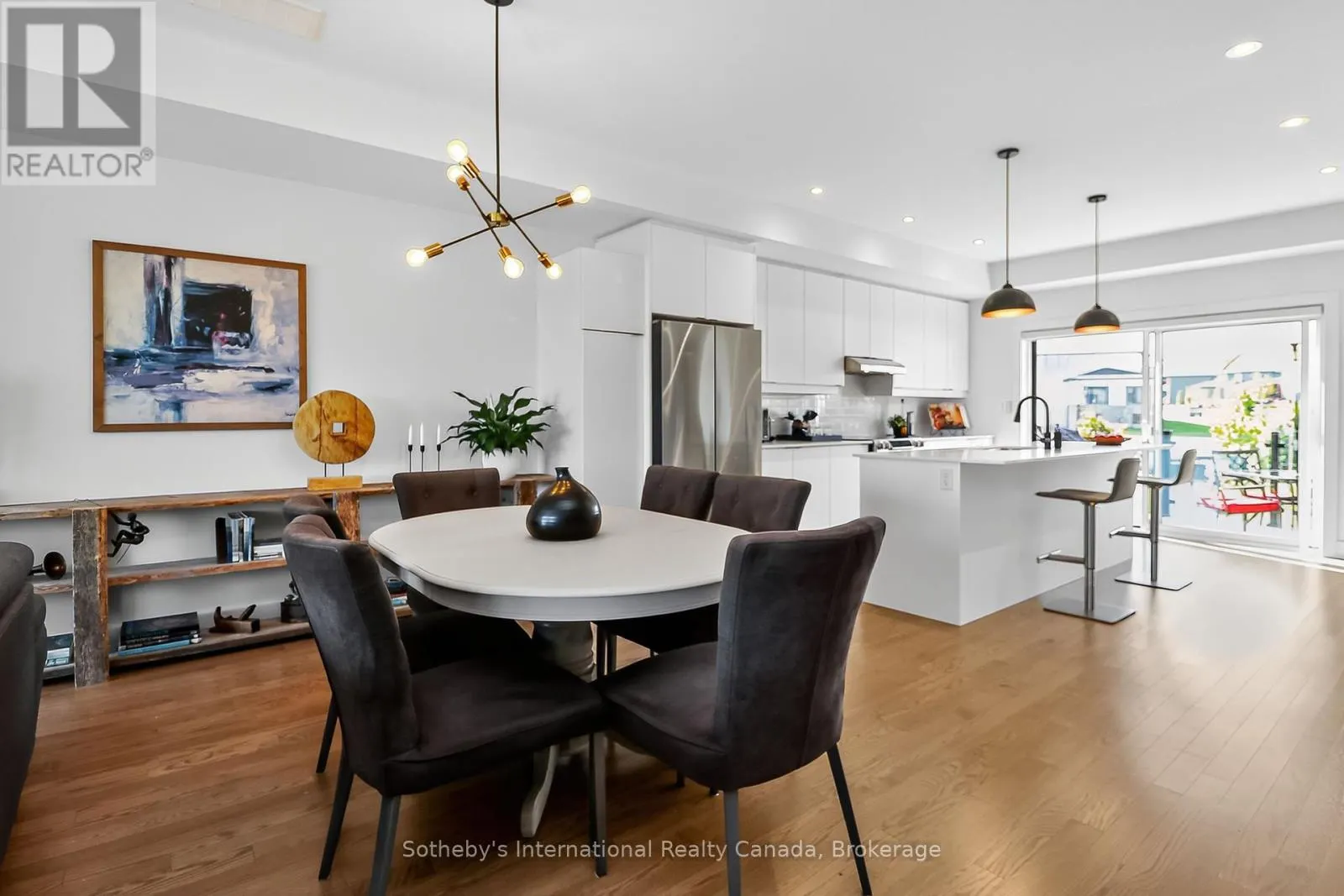 32 - 117 SLADDEN COURT, #32