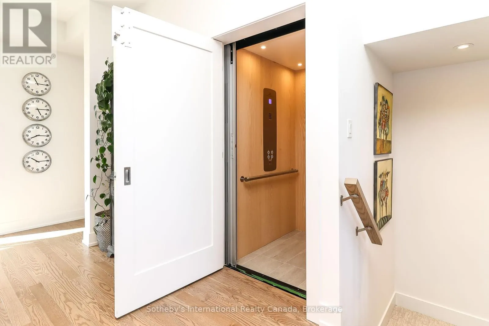 32 - 117 SLADDEN COURT, #32