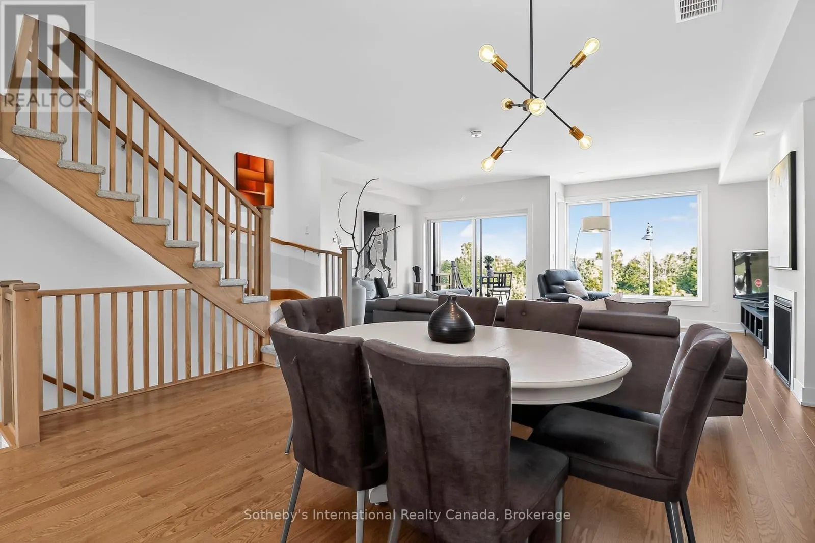 32 - 117 SLADDEN COURT, #32