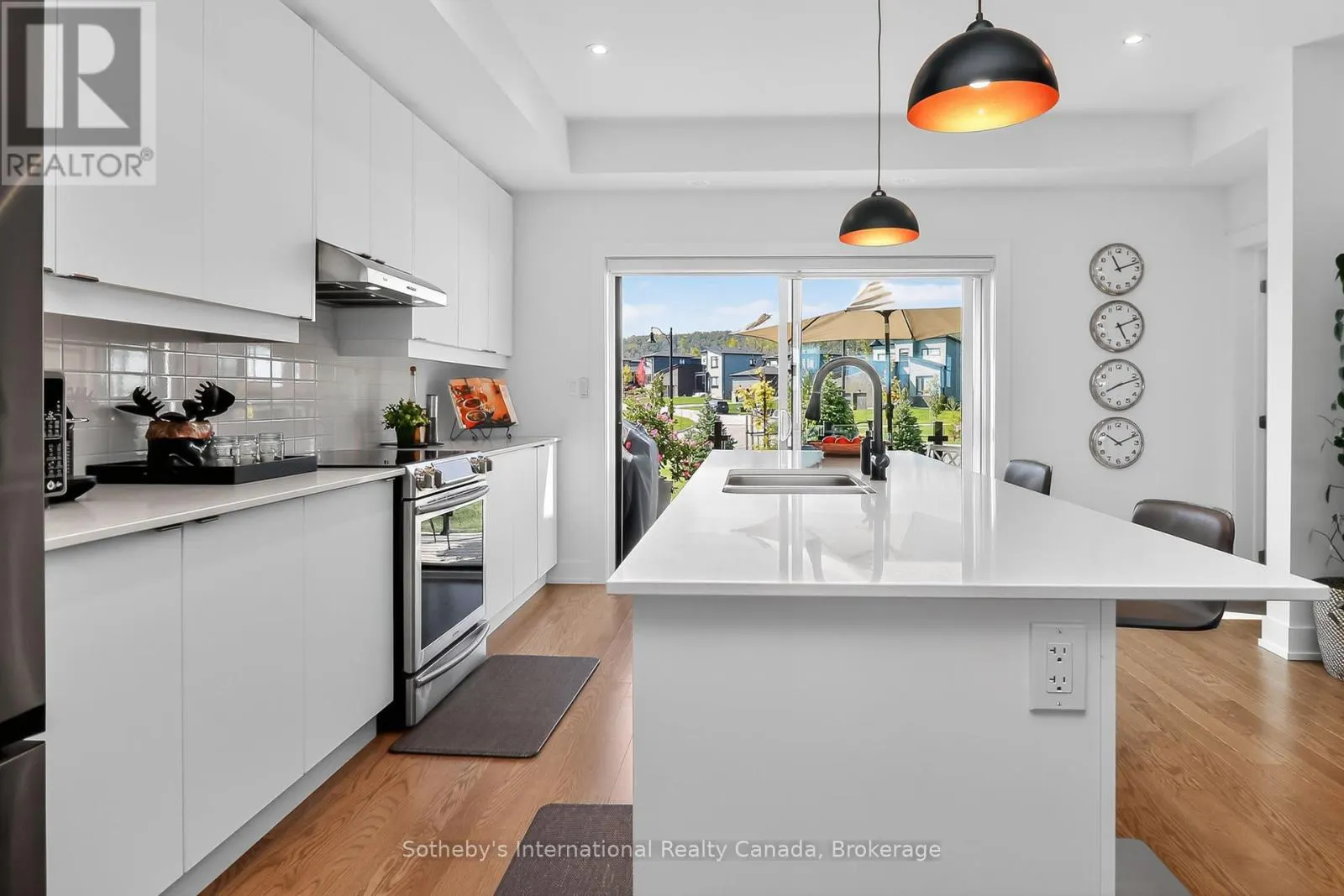 32 - 117 SLADDEN COURT, #32