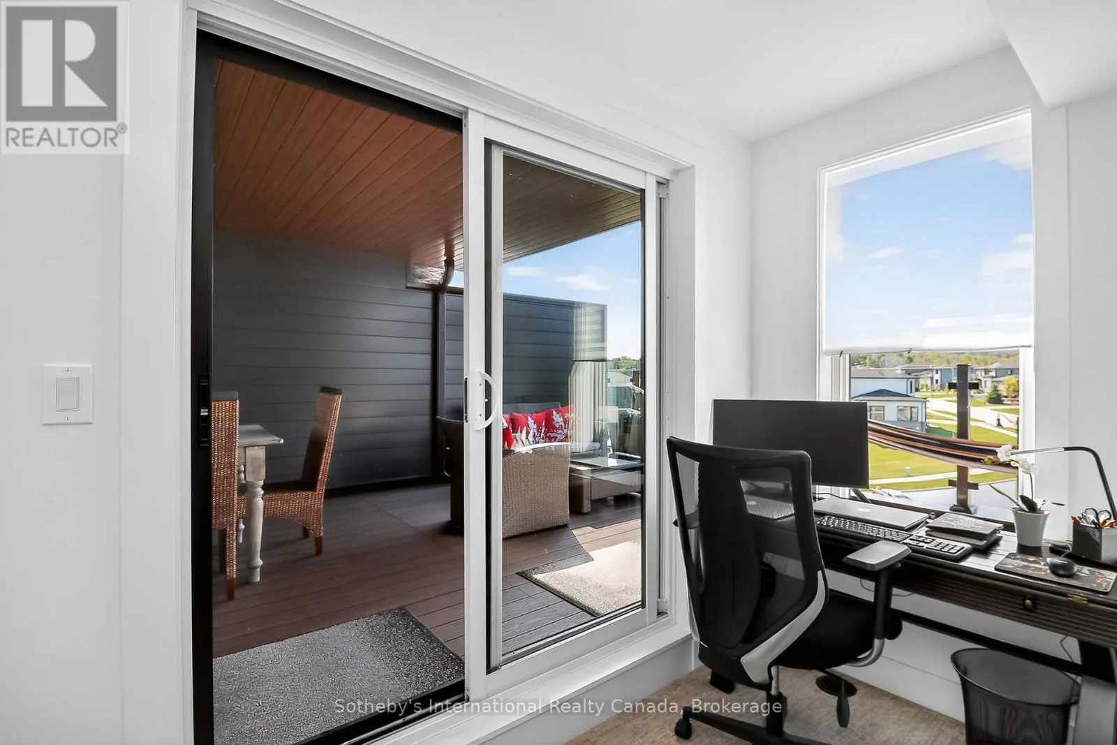 32 - 117 SLADDEN COURT, #32