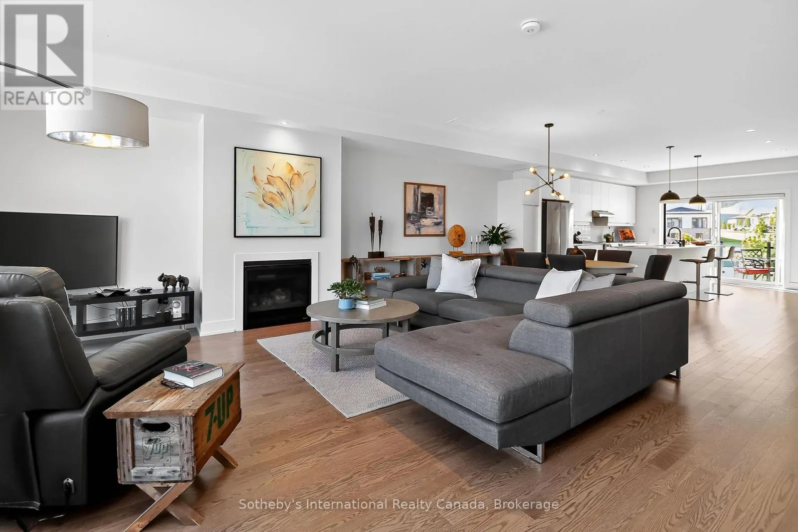 32 - 117 SLADDEN COURT, #32