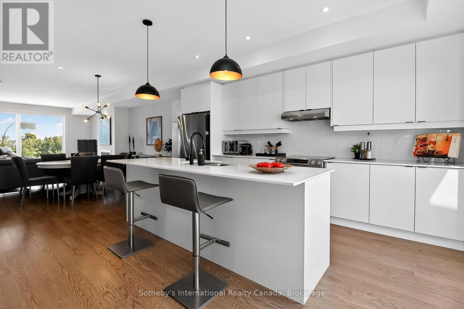 32 - 117 SLADDEN COURT, #32