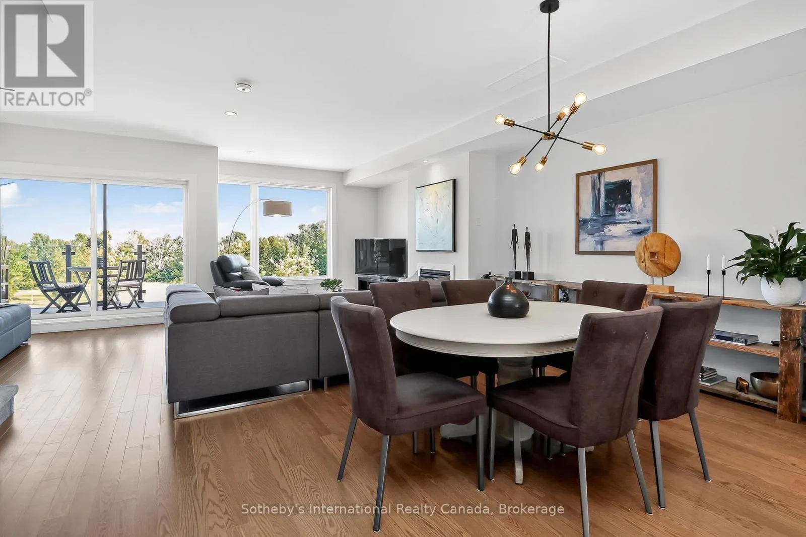 32 - 117 SLADDEN COURT, #32