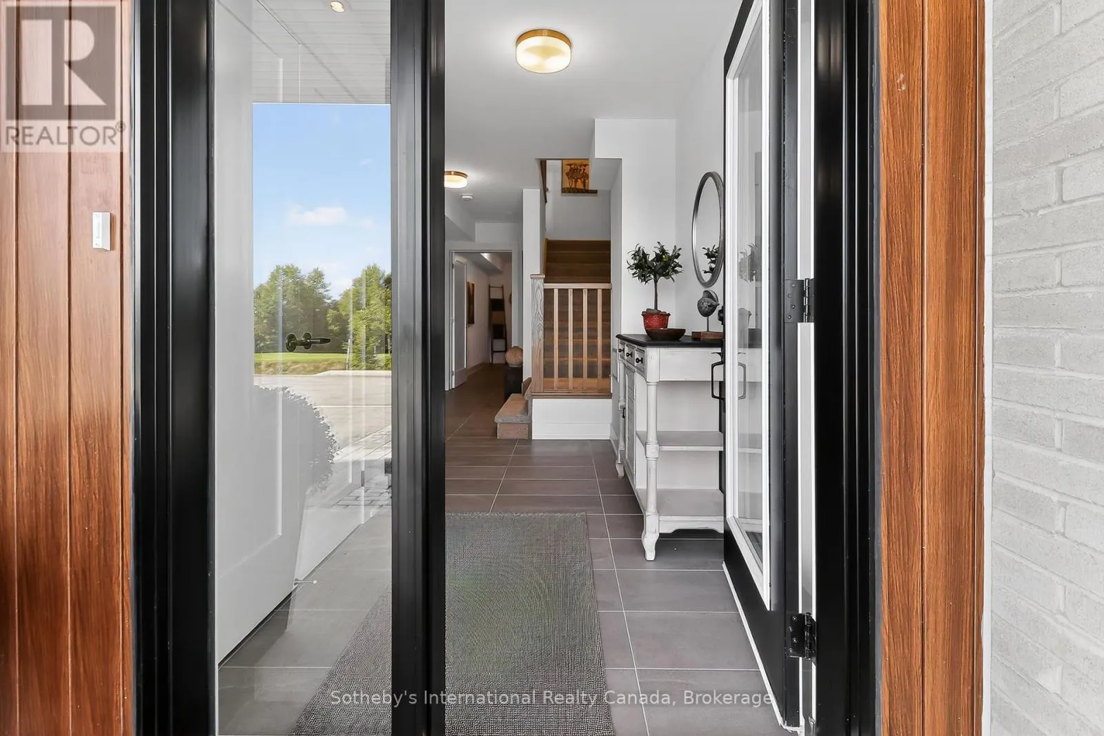 32 - 117 SLADDEN COURT, #32
