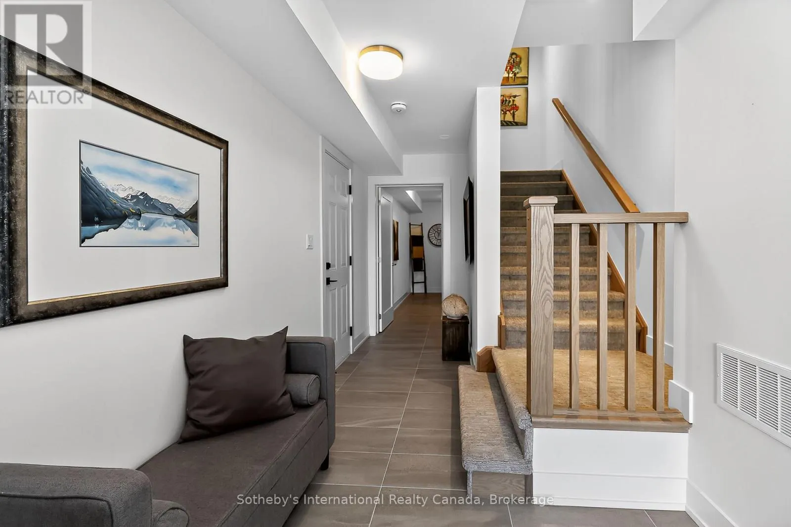 32 - 117 SLADDEN COURT, #32