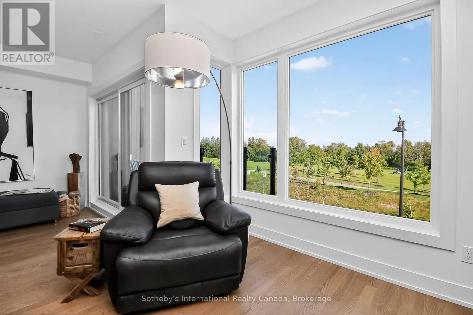 32 - 117 SLADDEN COURT, #32