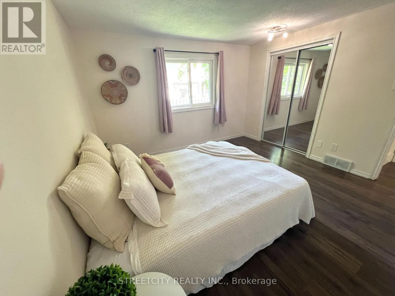 295 WALMER GROVE