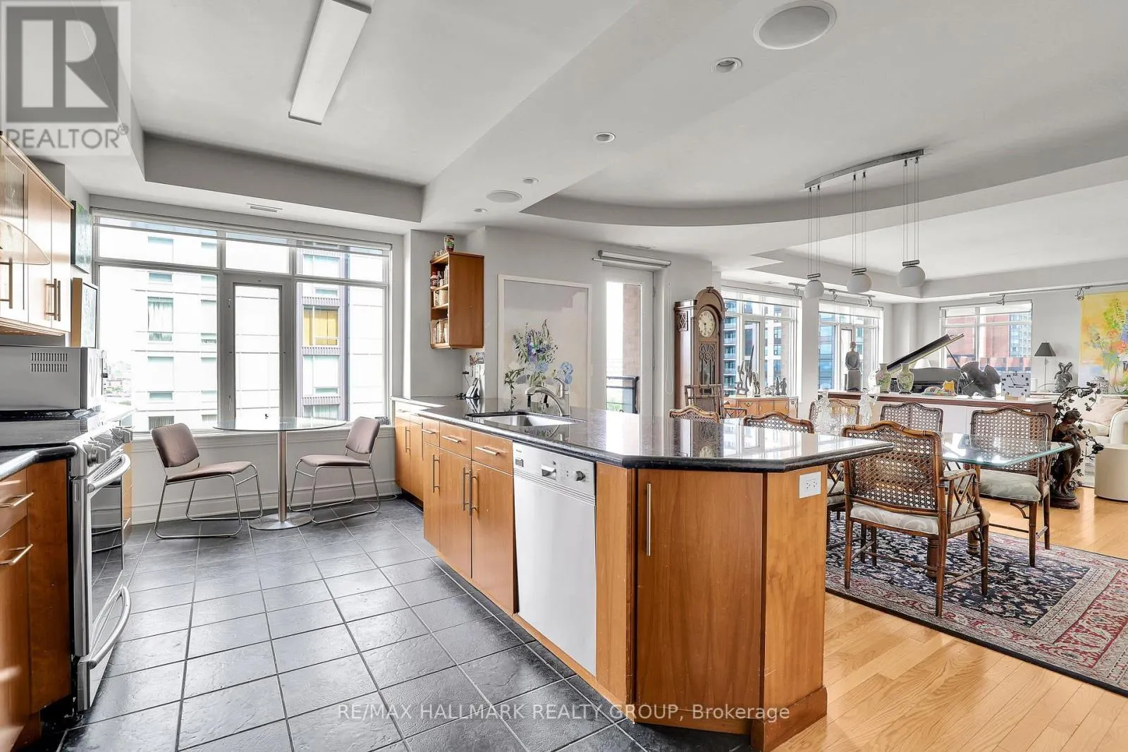 1003 - 85 BRONSON AVENUE