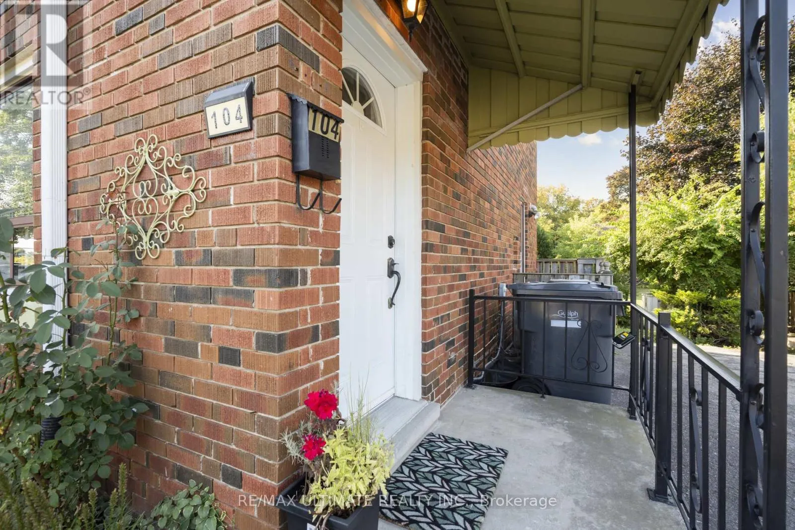 104 WAVERLEY DRIVE
