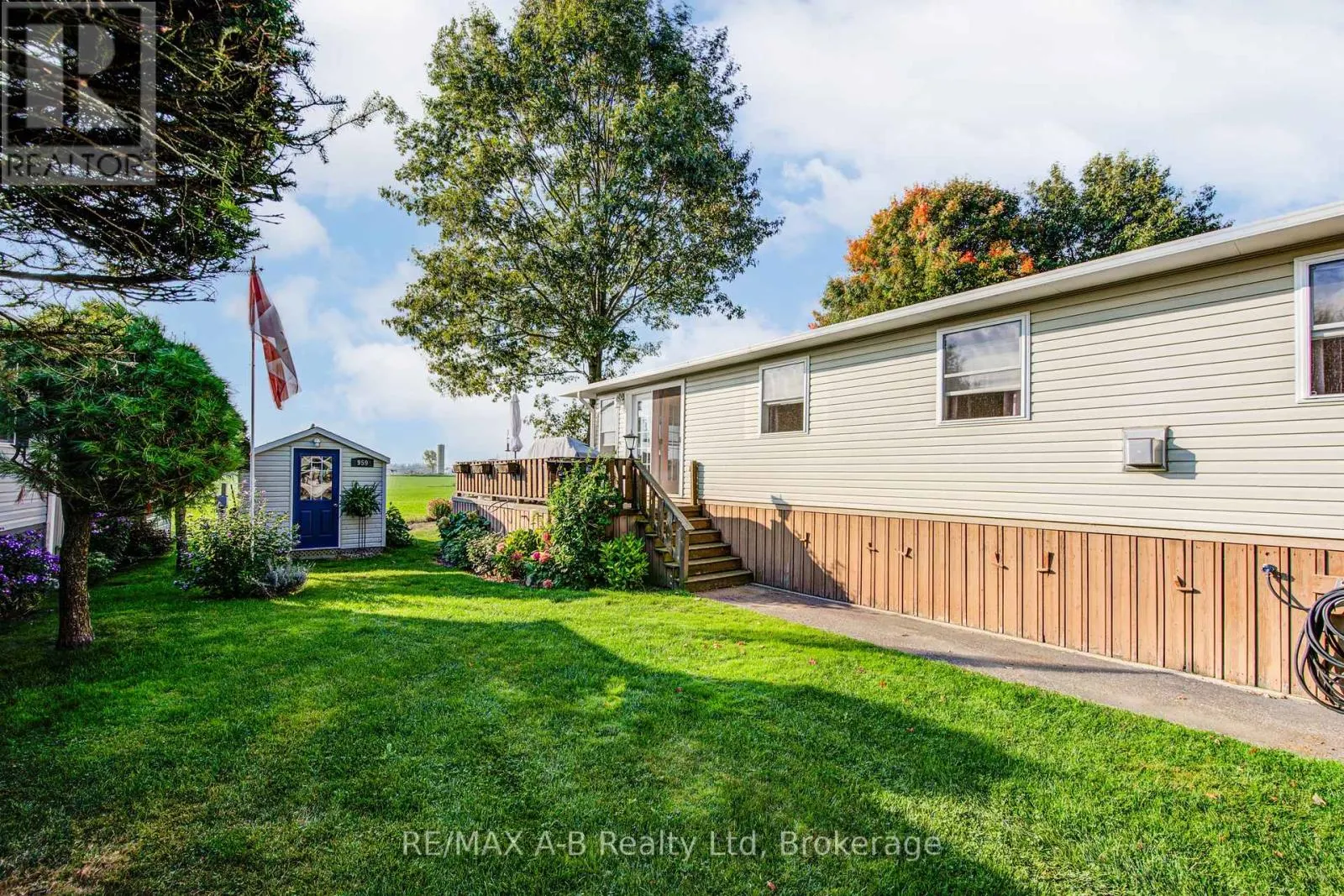 959 - 316489 31ST LINE, #959