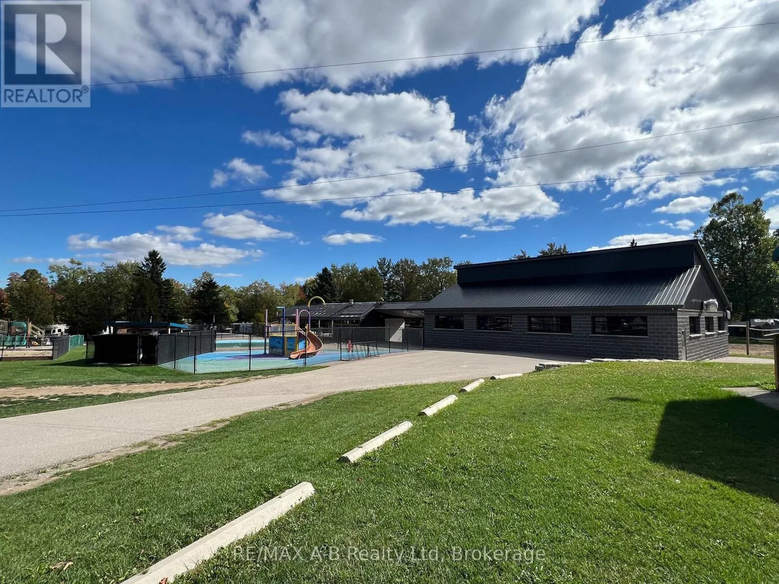 959 - 316489 31ST LINE, #959