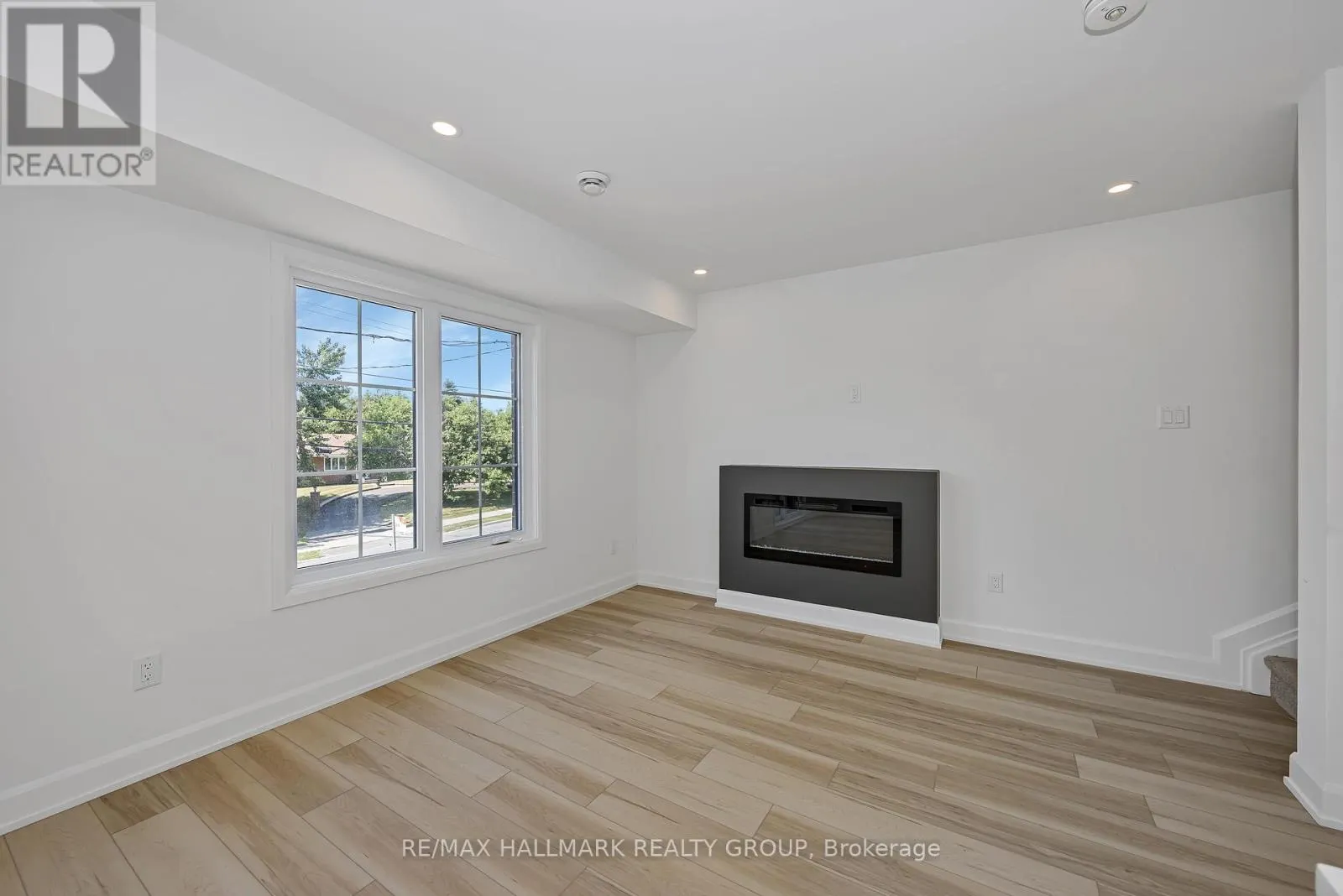 6104 RENAUD RD