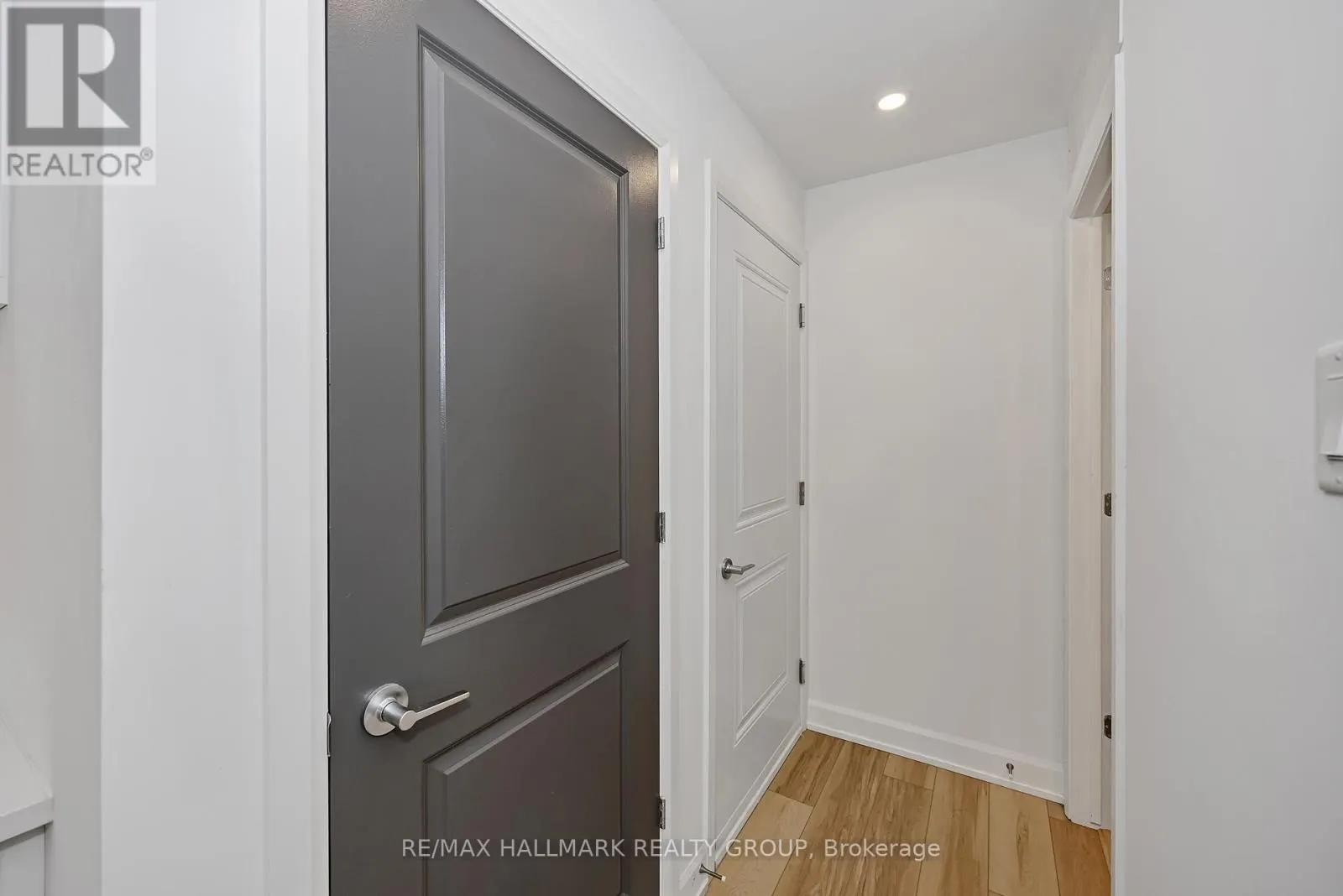 6104 RENAUD RD