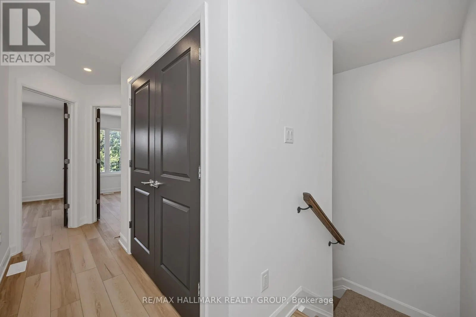 6104 RENAUD RD