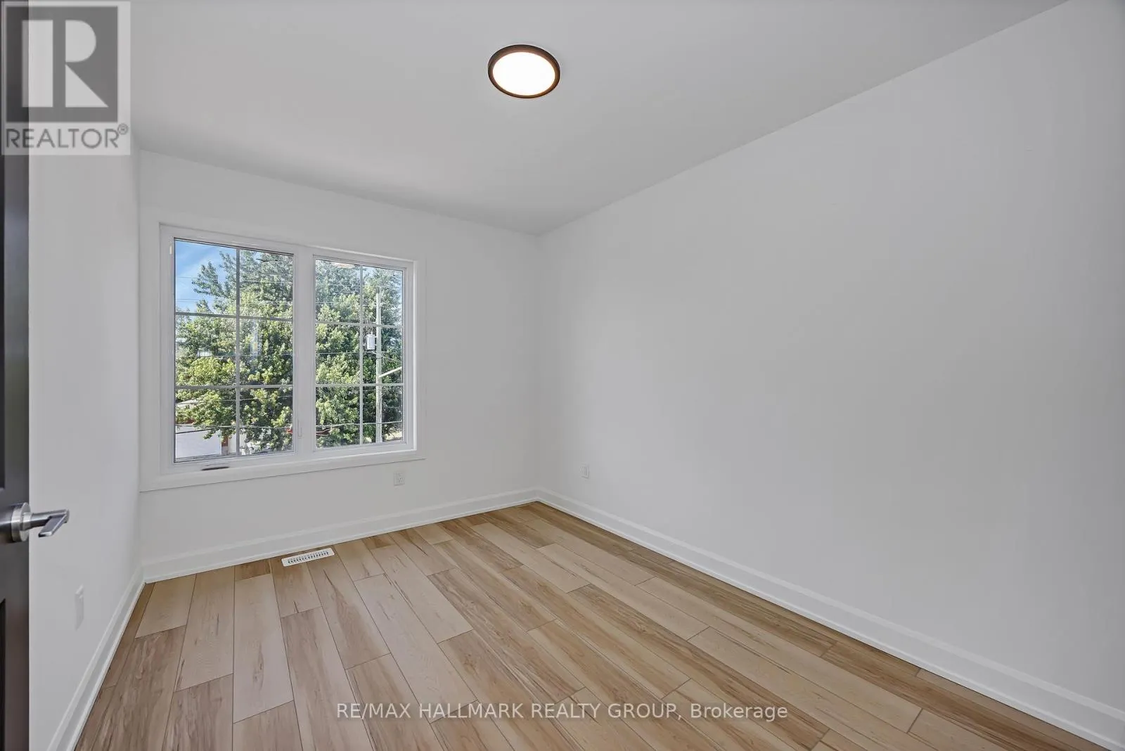 6104 RENAUD RD