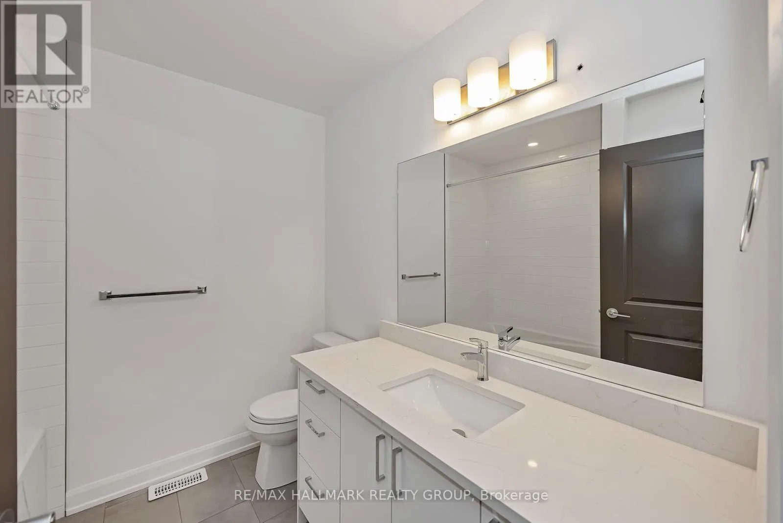 6104 RENAUD RD