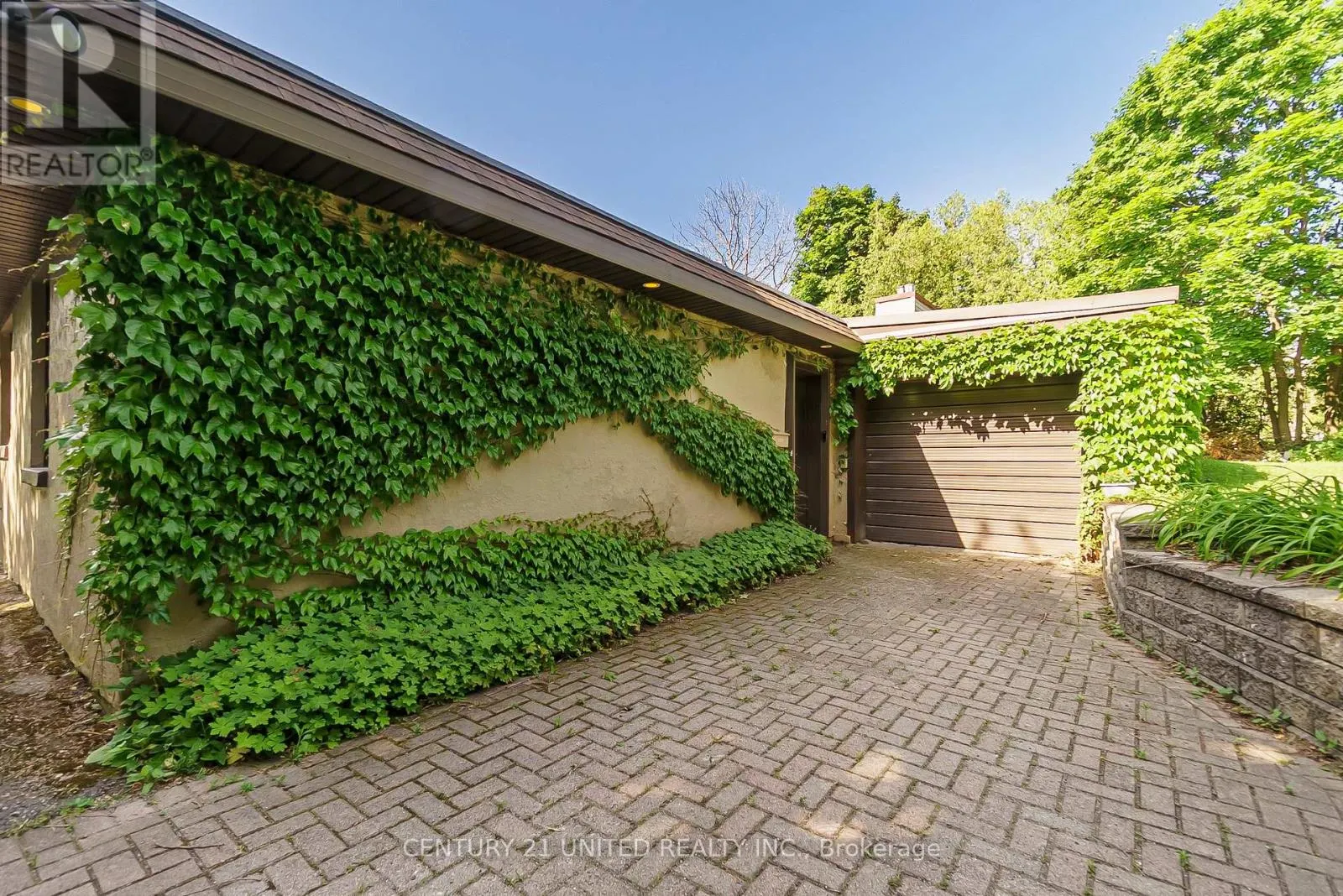 44 MOORECRAIG ROAD