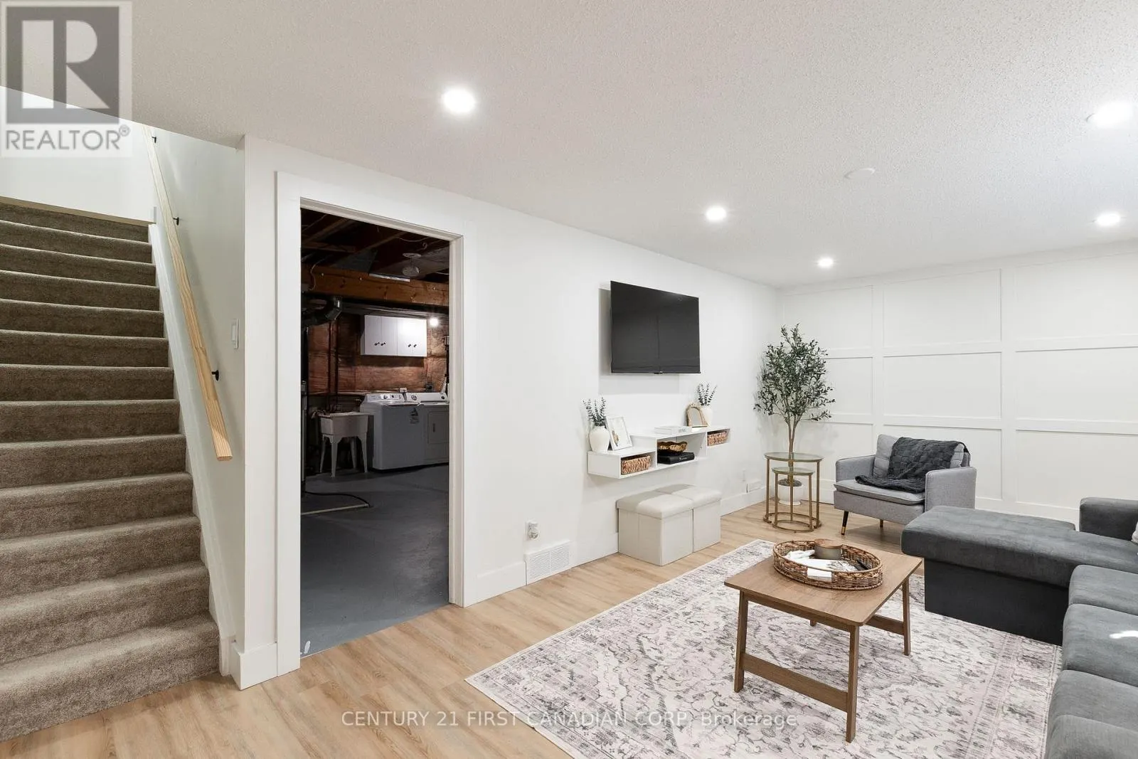 60 - 35 WATERMAN AVENUE, #60