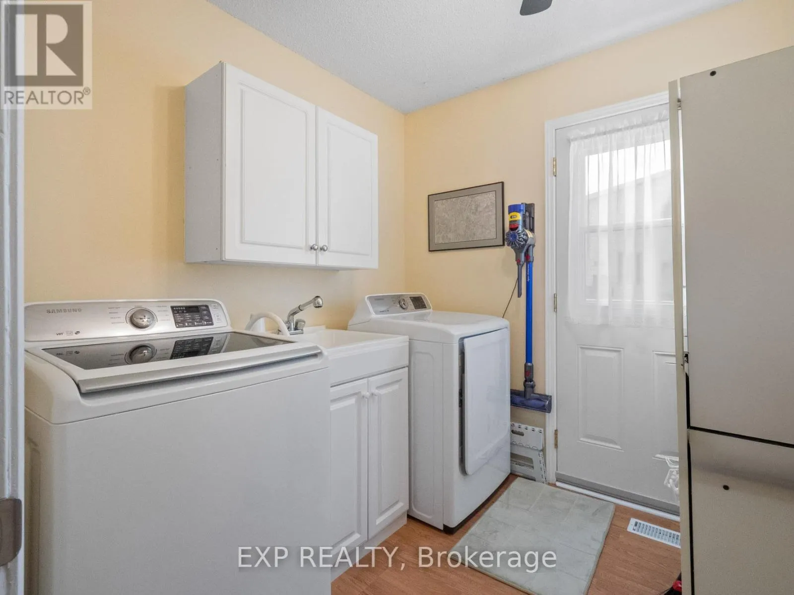 36 RAINBOW COURT