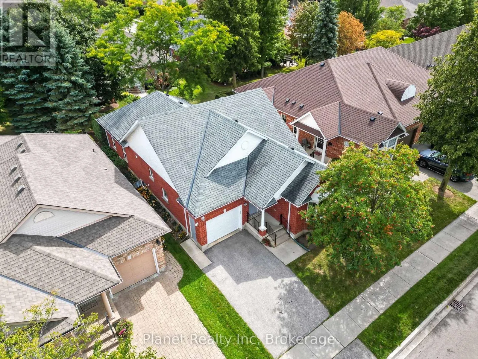 31 HONEYSUCKLE DRIVE