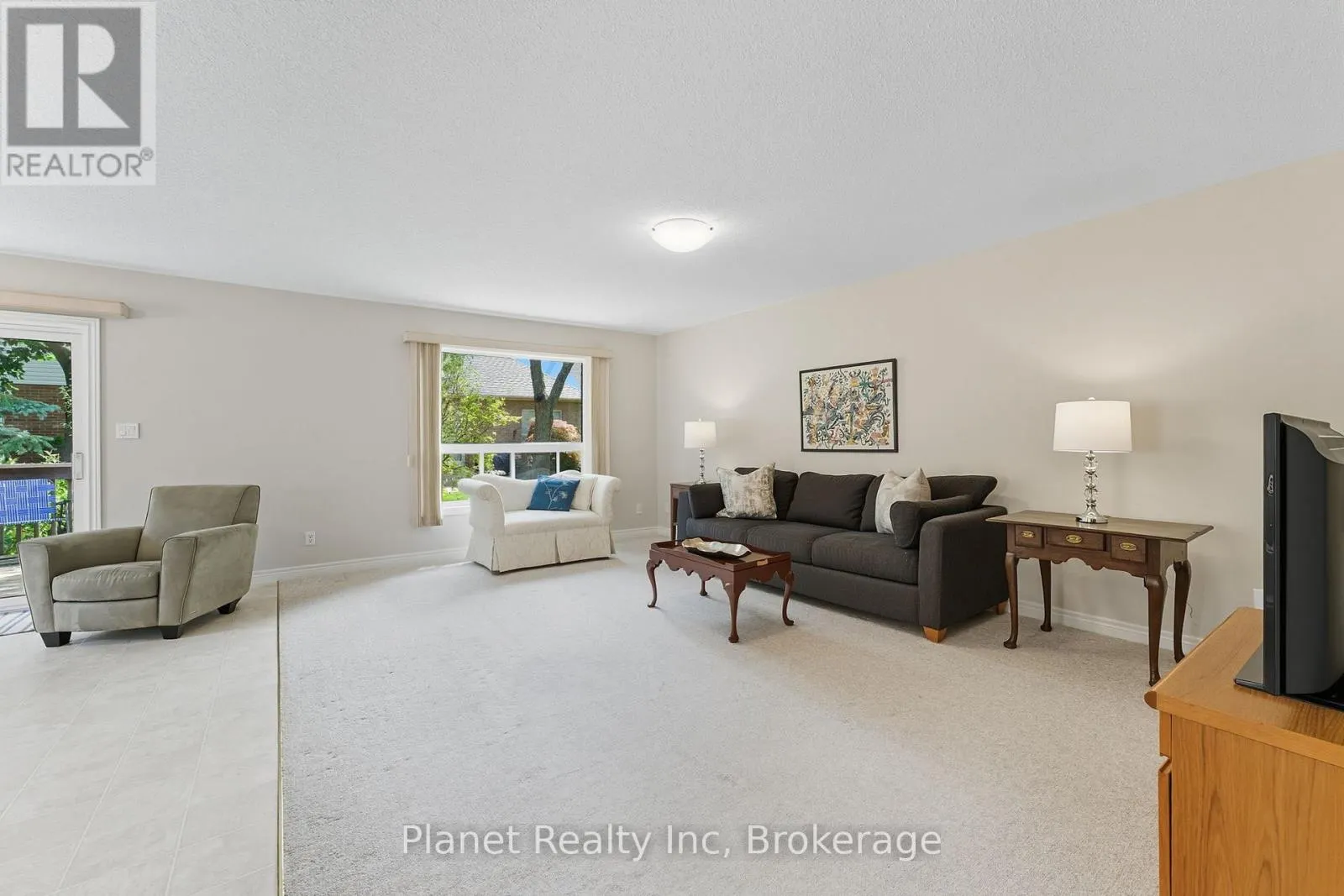 31 HONEYSUCKLE DRIVE
